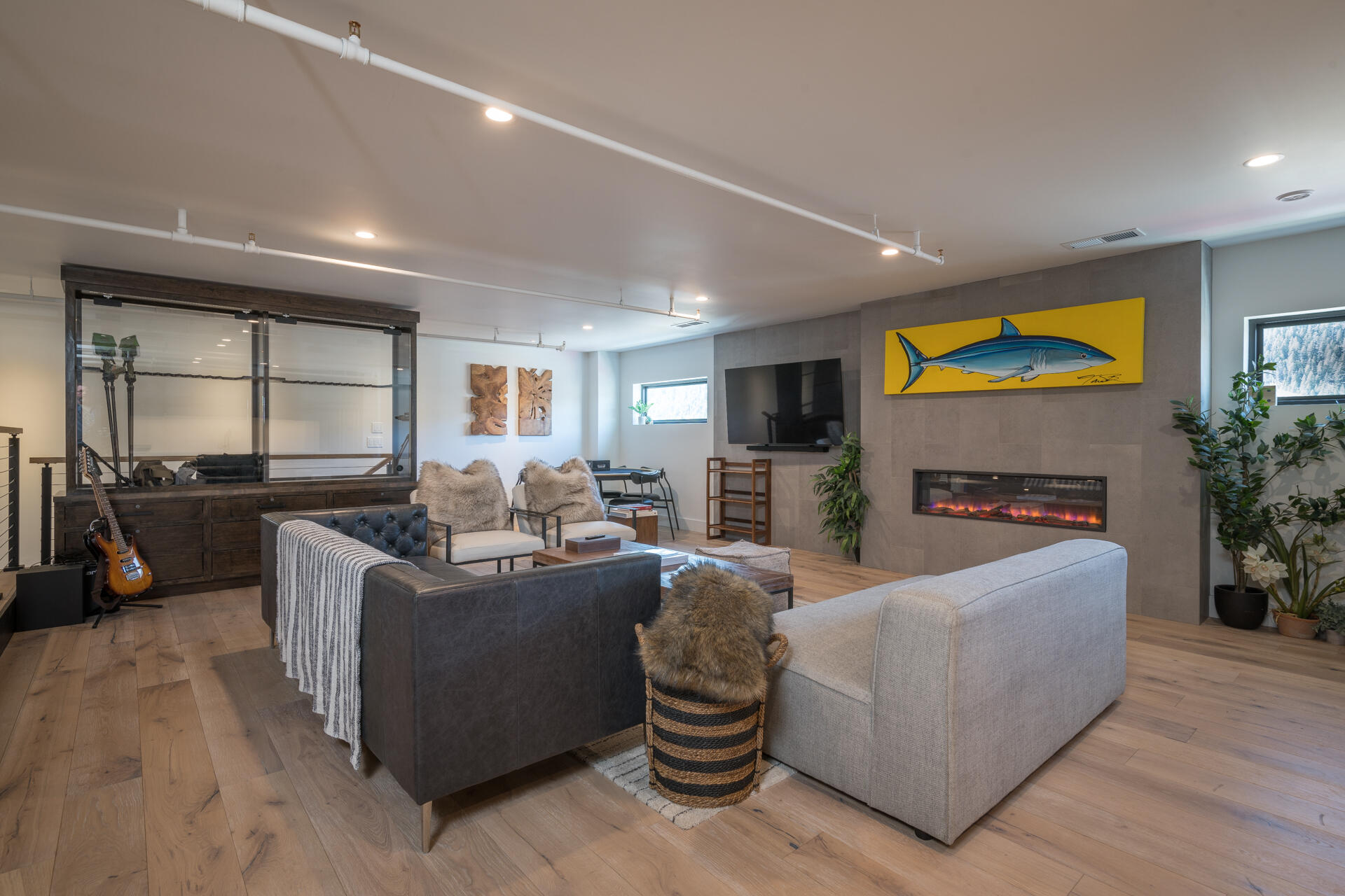 Living with fireplace