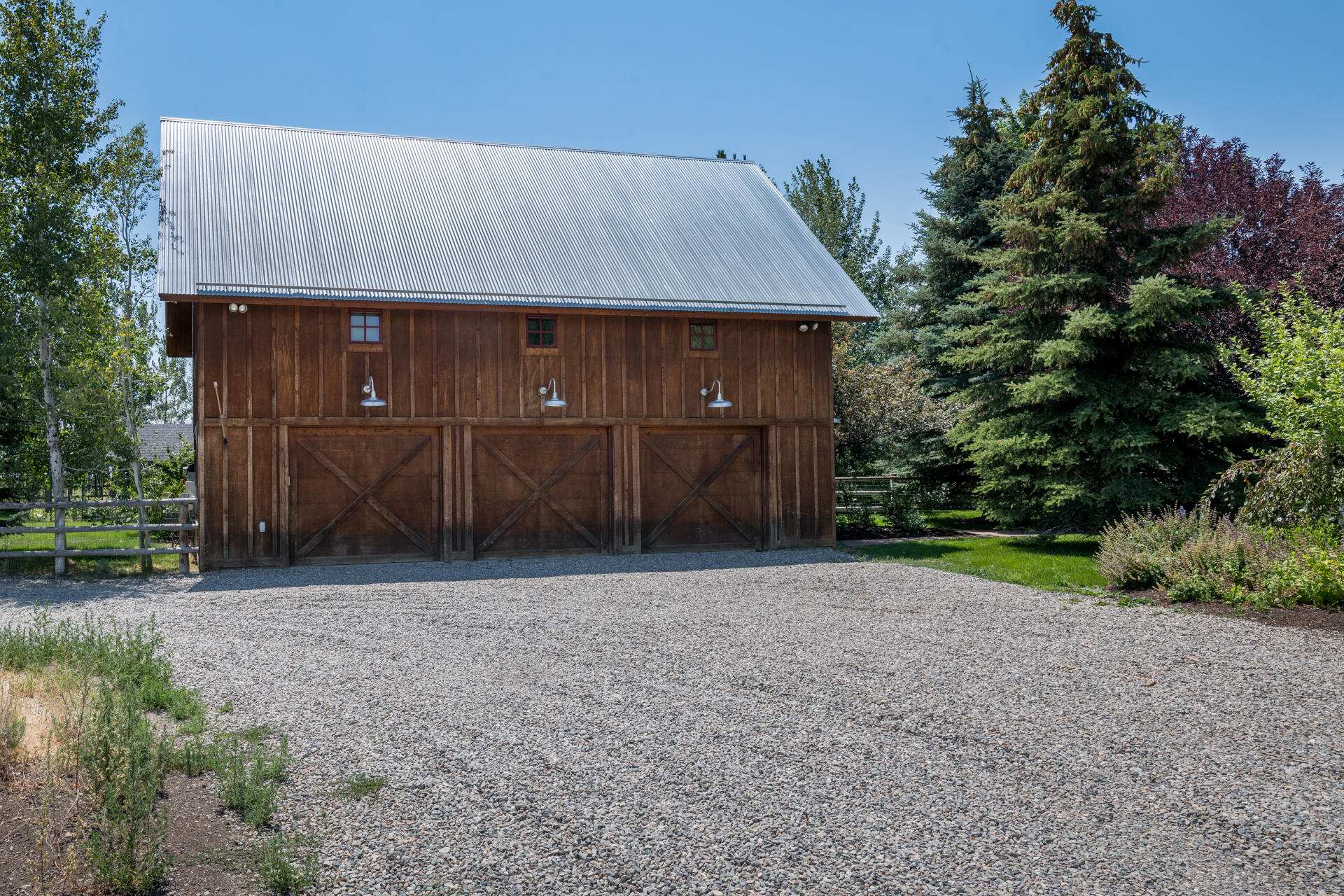 Garage with Apartment upstairs