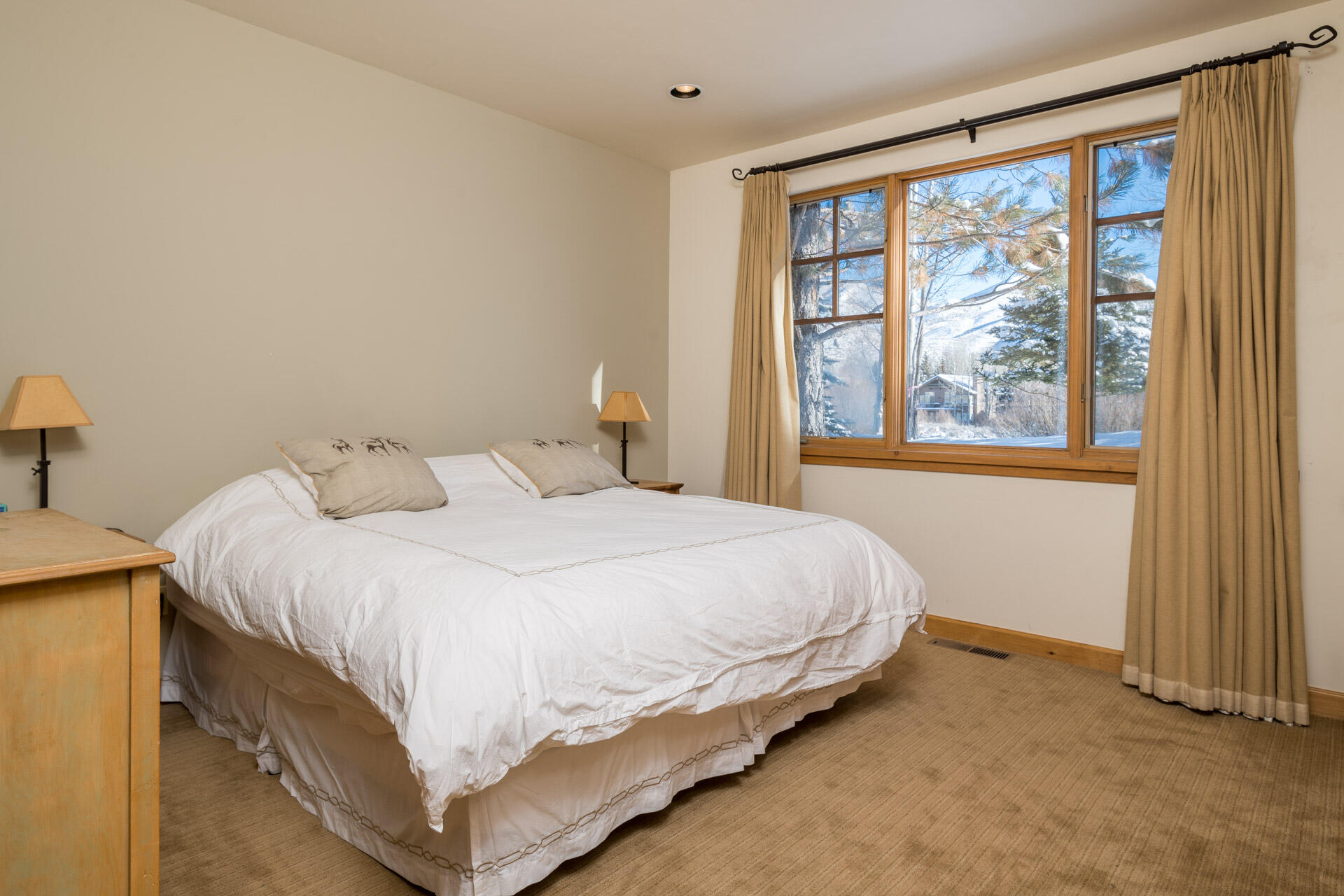 Sun Valley, Idaho 83353, United States, 3 Bedrooms Bedrooms, ,4 BathroomsBathrooms,Residential,Pending,66766