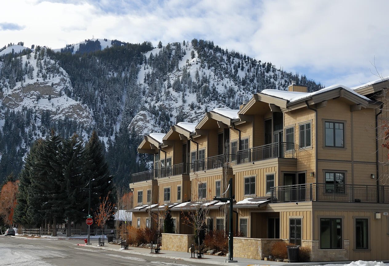 Chilali Lodge/Bald Mountain