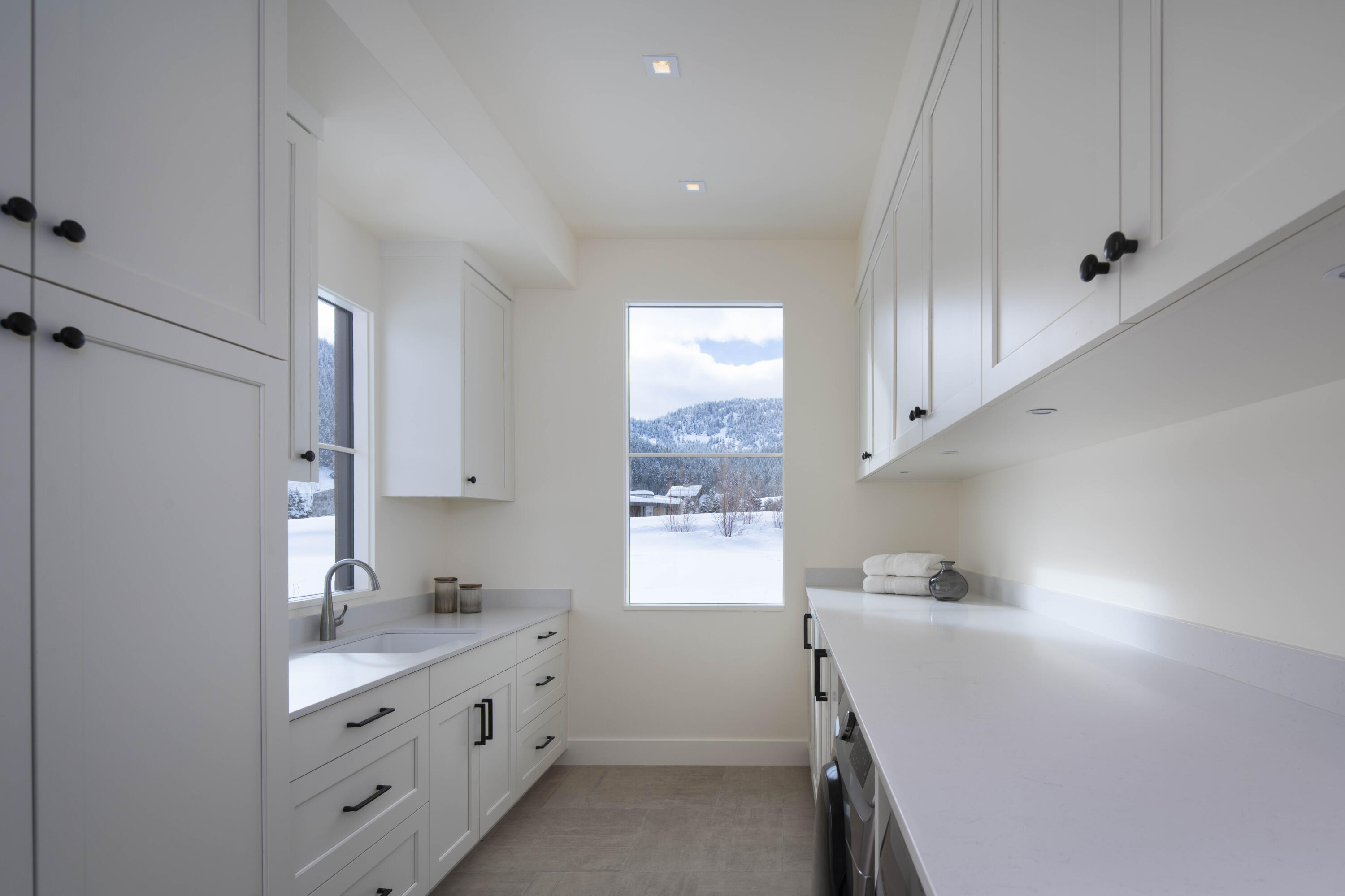 Blaine County, Idaho 83340, United States, 3 Bedrooms Bedrooms, ,4 BathroomsBathrooms,Residential,Pending,64935