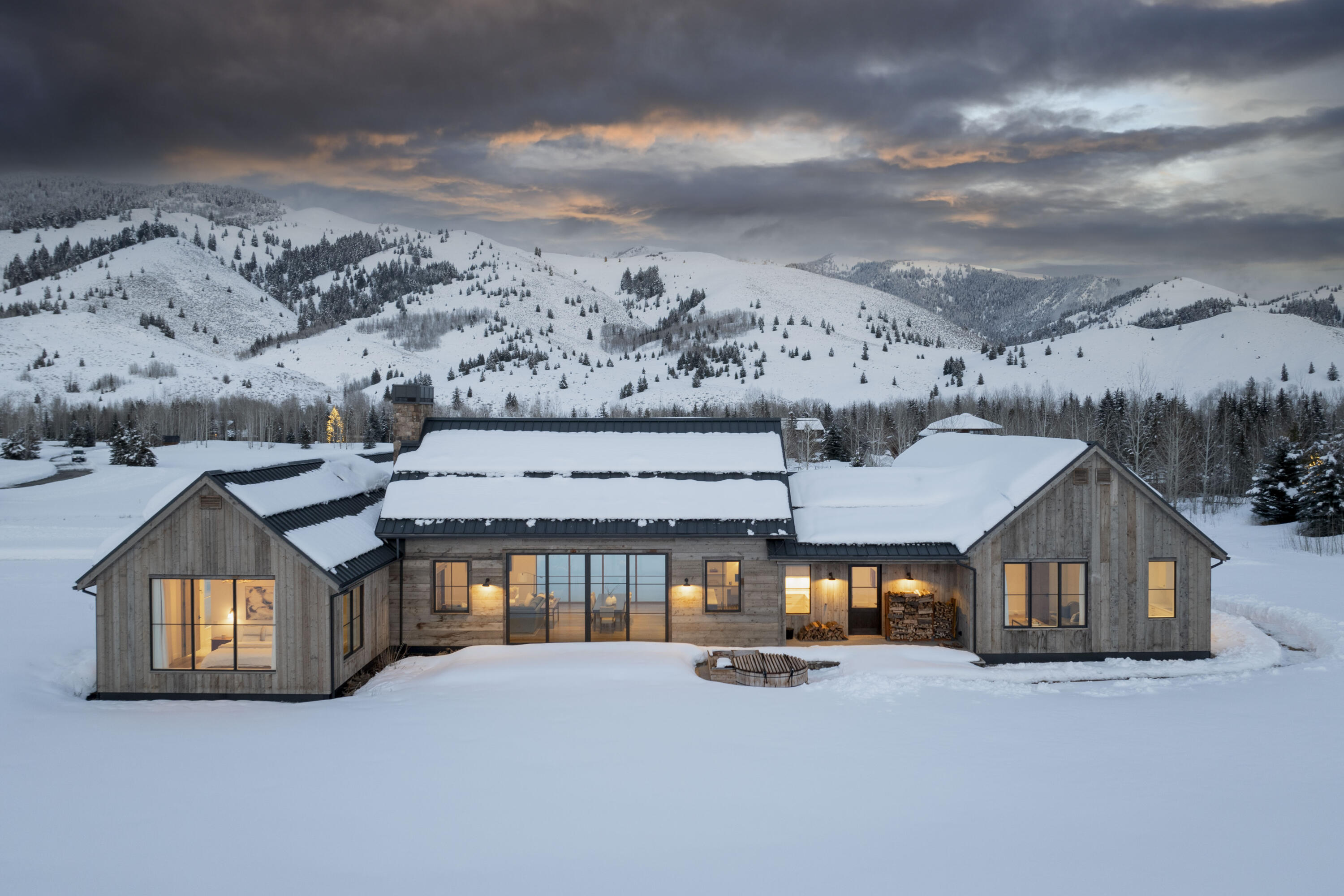 Blaine County, Idaho 83340, United States, 3 Bedrooms Bedrooms, ,4 BathroomsBathrooms,Residential,Pending,64935