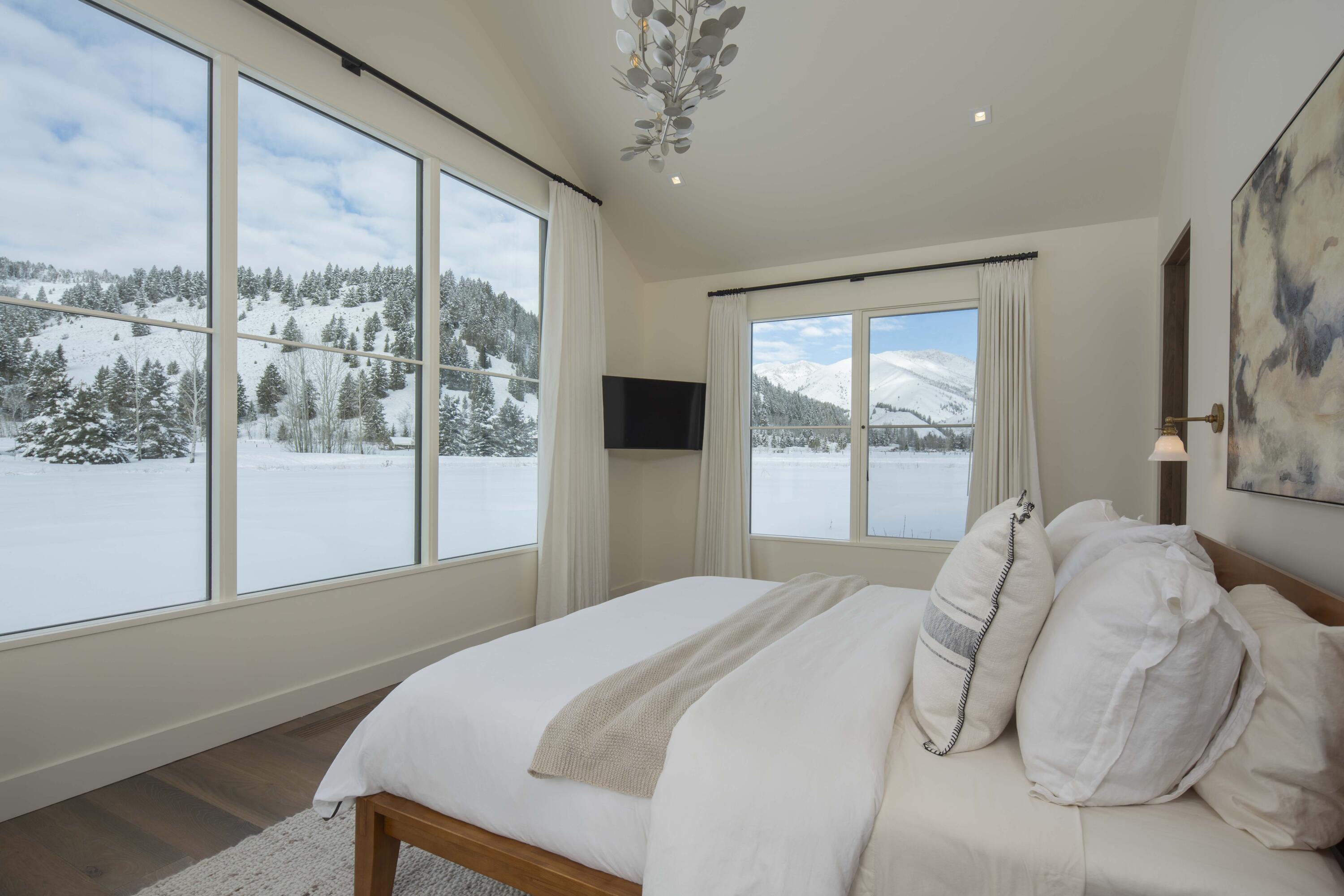 Blaine County, Idaho 83340, United States, 3 Bedrooms Bedrooms, ,4 BathroomsBathrooms,Residential,Pending,64935