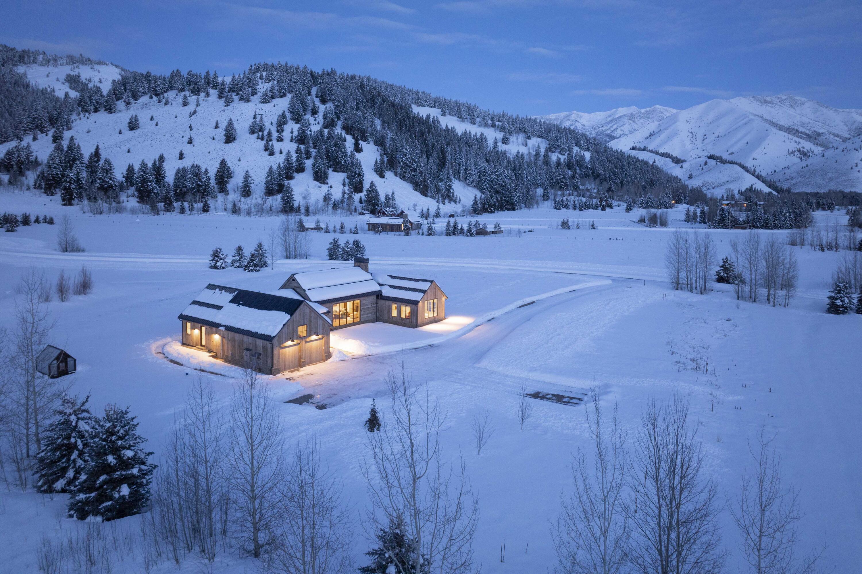 Blaine County, Idaho 83340, United States, 3 Bedrooms Bedrooms, ,4 BathroomsBathrooms,Residential,Pending,64935