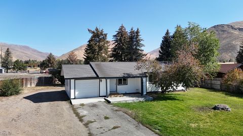 Photo of 167 Hardwood St, Bellevue, ID 83313 (MLS # 25-333696)
