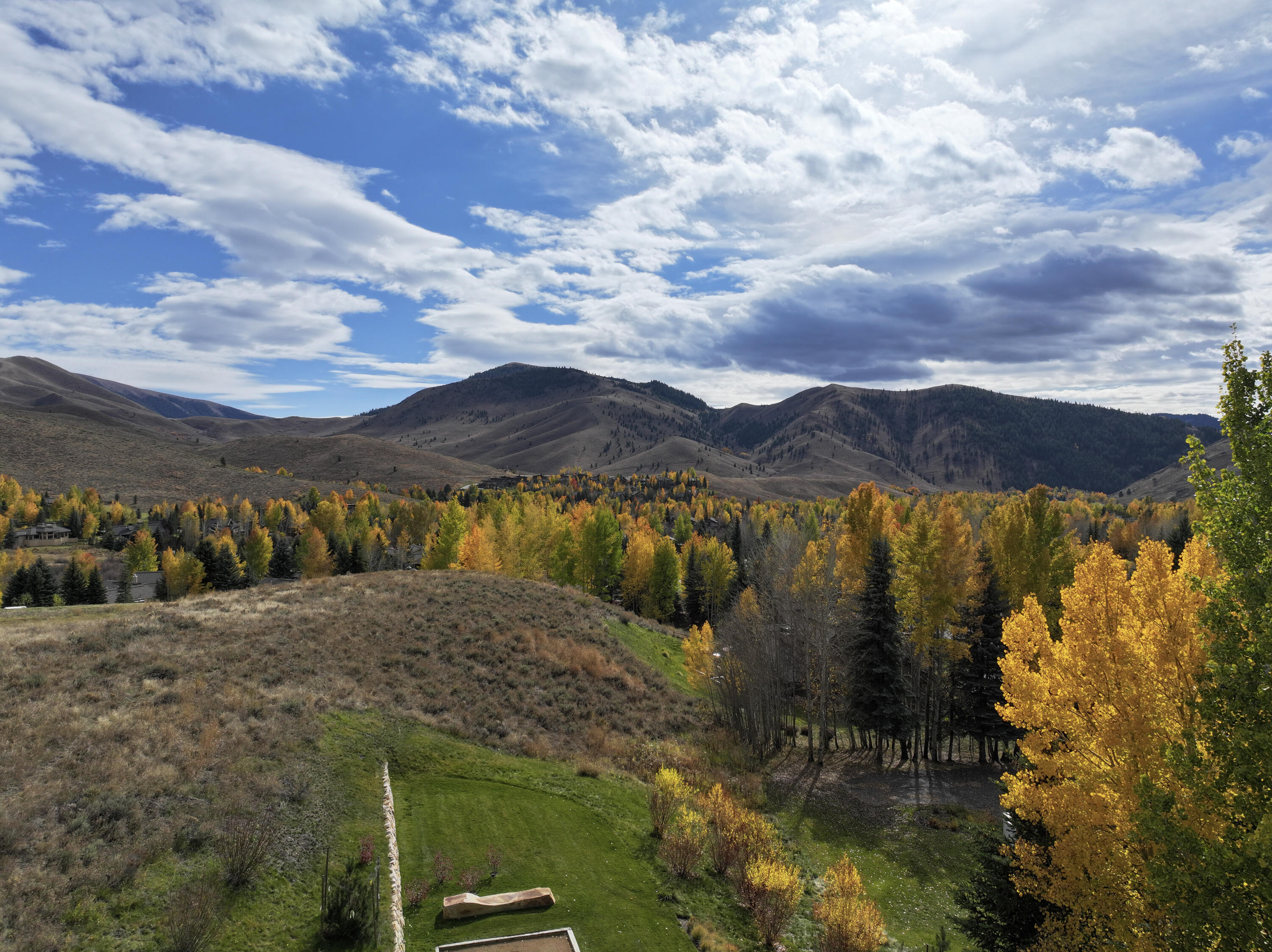 Sun Valley, Idaho 83353, United States, 3 Bedrooms Bedrooms, ,5 BathroomsBathrooms,Residential,Pending,55172