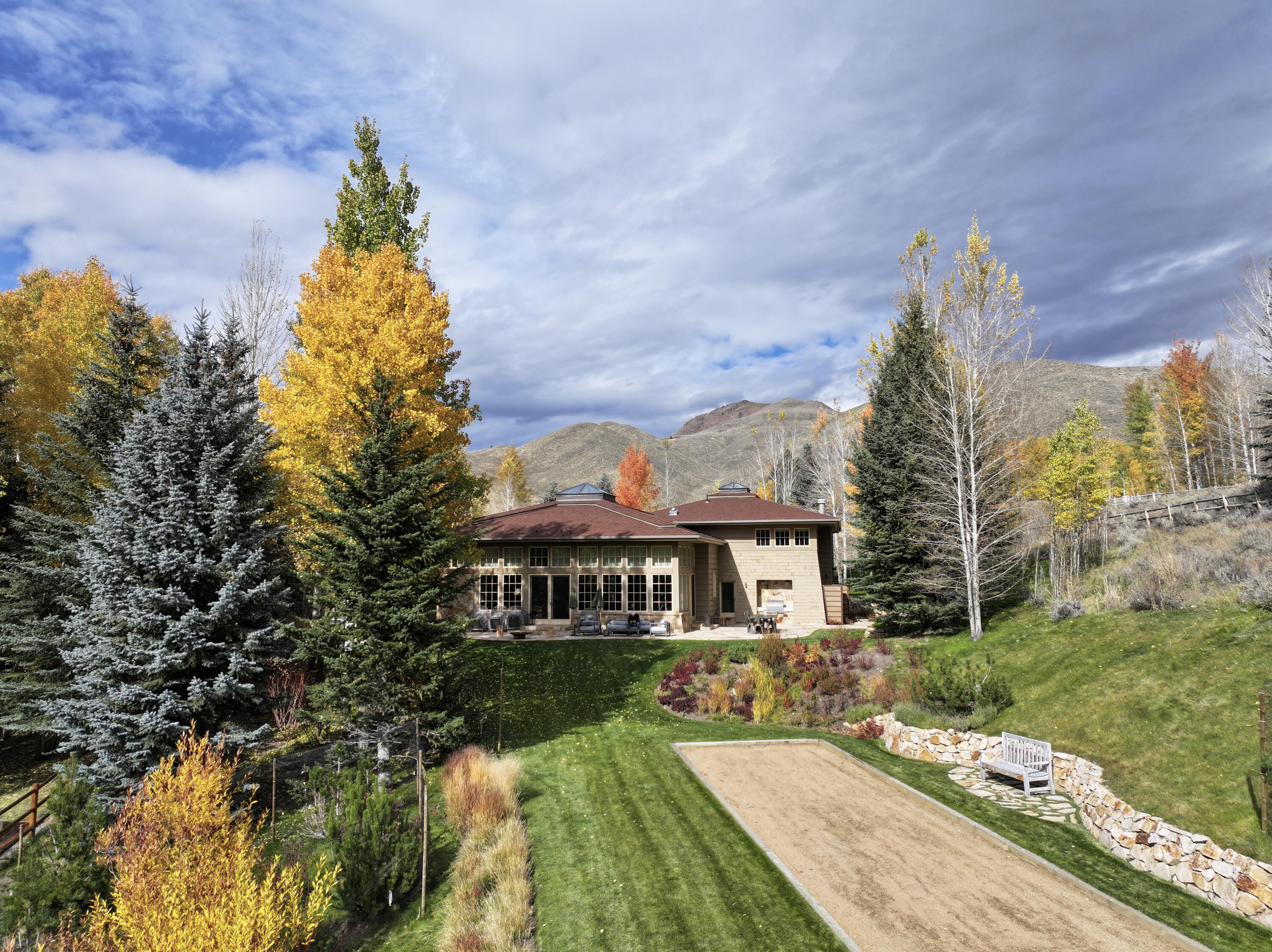 Sun Valley, Idaho 83353, United States, 3 Bedrooms Bedrooms, ,5 BathroomsBathrooms,Residential,Pending,55172