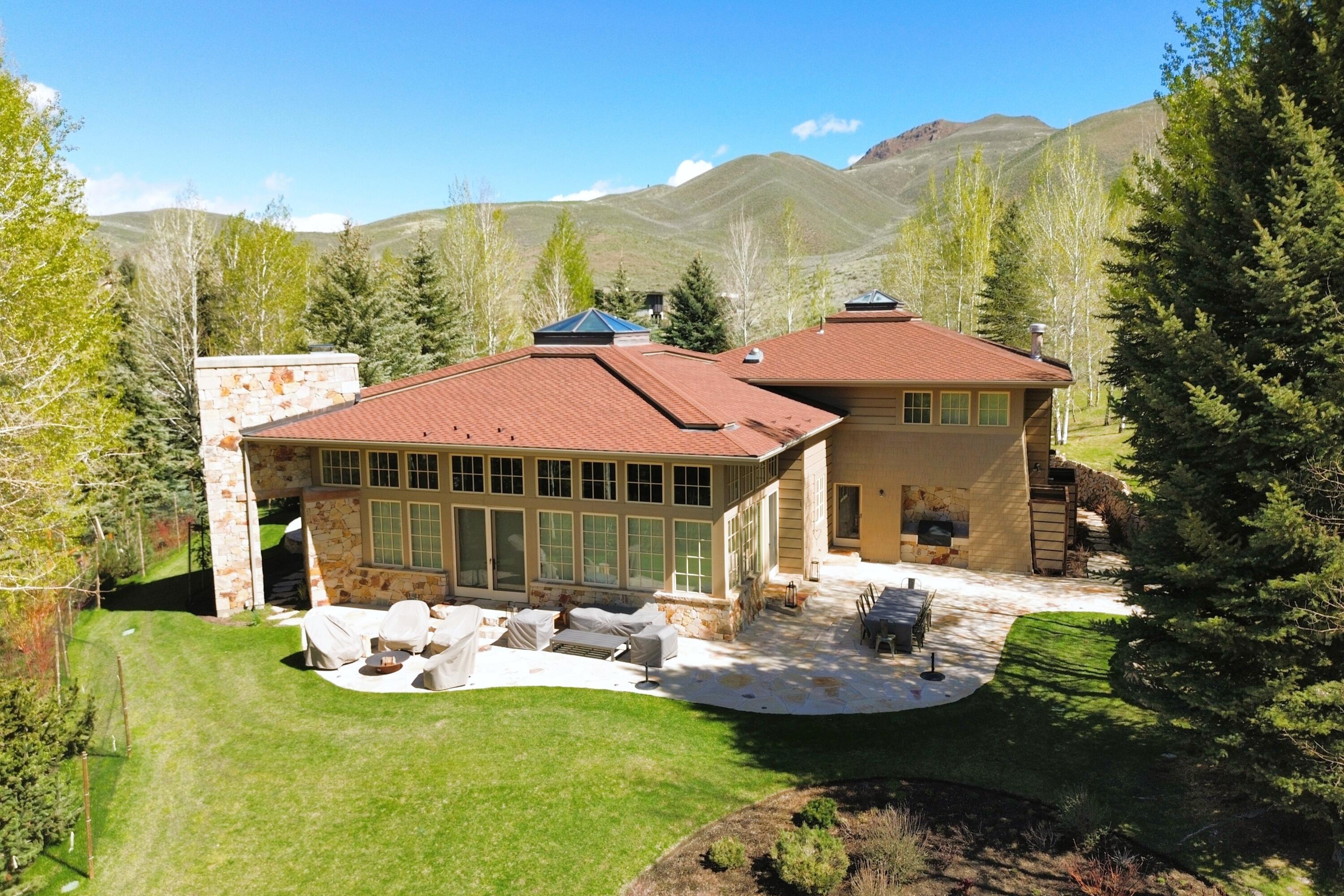 Sun Valley, Idaho 83353, United States, 3 Bedrooms Bedrooms, ,5 BathroomsBathrooms,Residential,Pending,55172