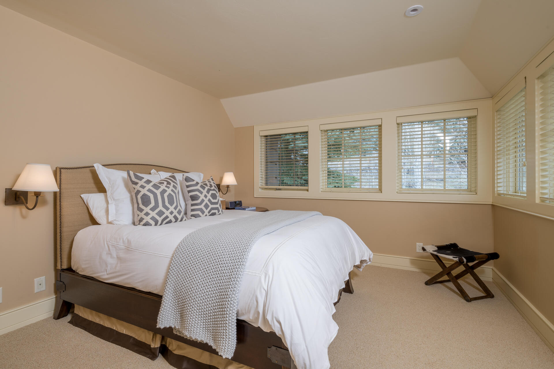 Sun Valley, Idaho 83353, United States, 3 Bedrooms Bedrooms, ,5 BathroomsBathrooms,Residential,Pending,55172