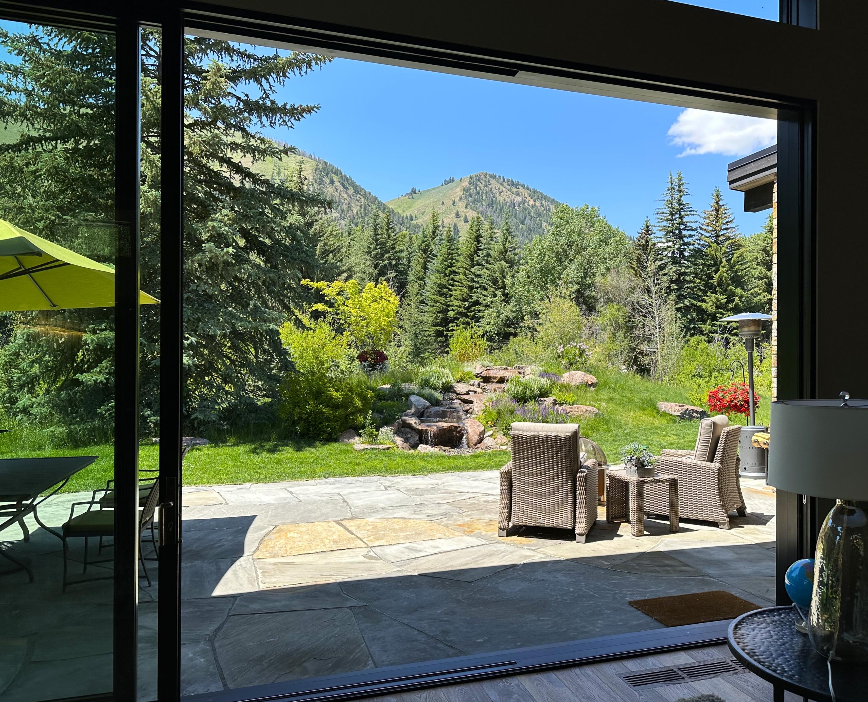 Blaine County, Idaho 83340, United States, 3 Bedrooms Bedrooms, ,4 BathroomsBathrooms,Residential,Pending,58118