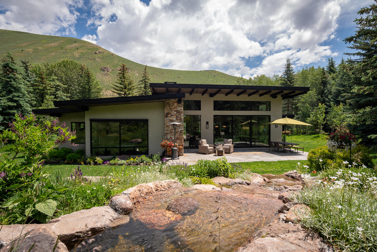 Blaine County, Idaho 83340, United States, 3 Bedrooms Bedrooms, ,4 BathroomsBathrooms,Residential,Pending,58118