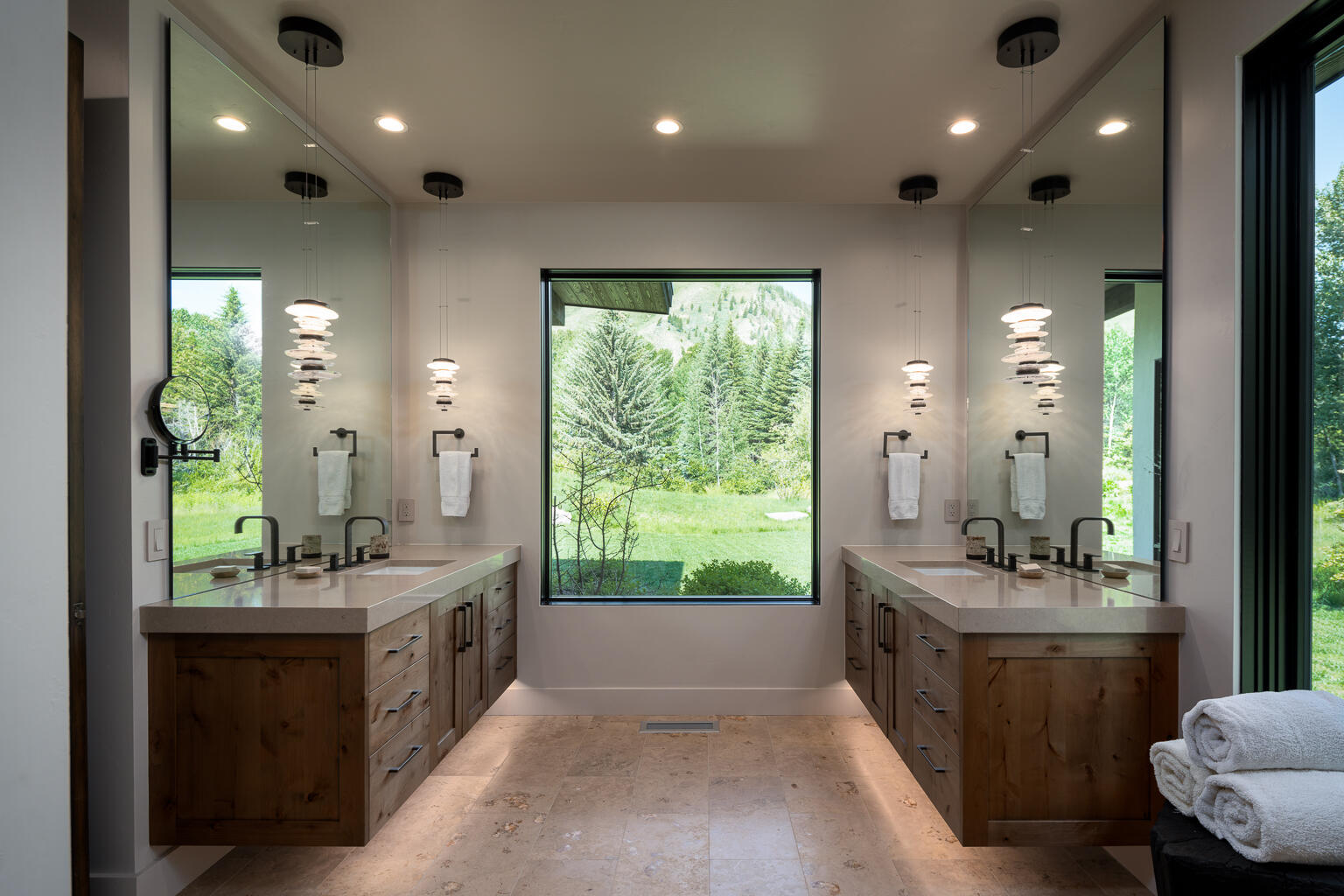 Blaine County, Idaho 83340, United States, 3 Bedrooms Bedrooms, ,4 BathroomsBathrooms,Residential,Pending,58118