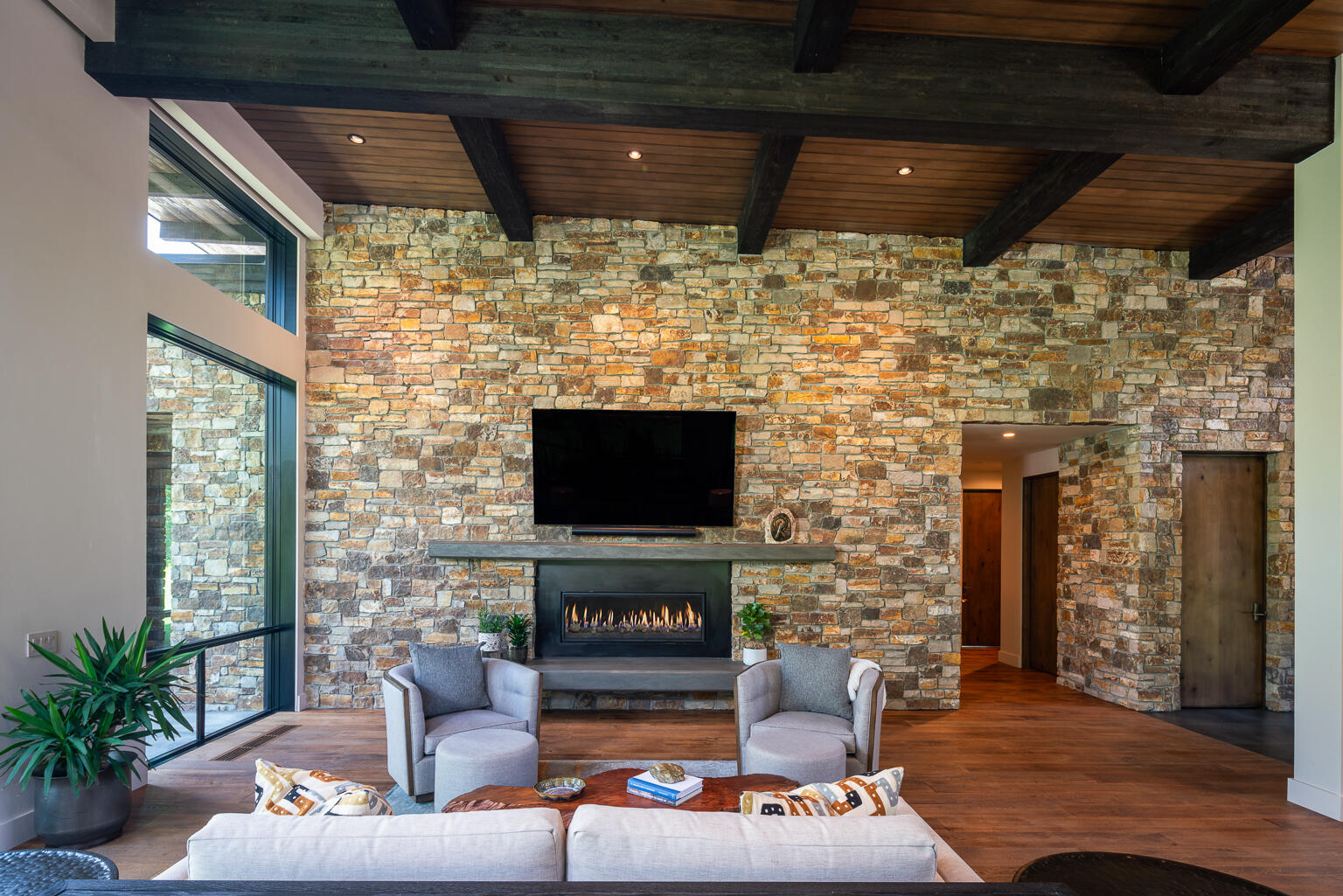 Blaine County, Idaho 83340, United States, 3 Bedrooms Bedrooms, ,4 BathroomsBathrooms,Residential,Pending,58118