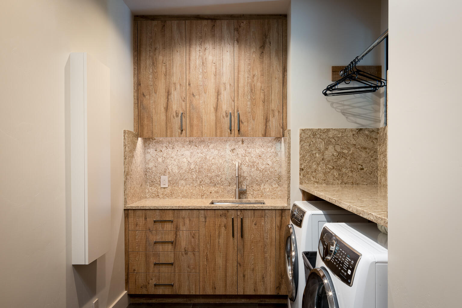 Blaine County, Idaho 83340, United States, 3 Bedrooms Bedrooms, ,4 BathroomsBathrooms,Residential,Pending,58118