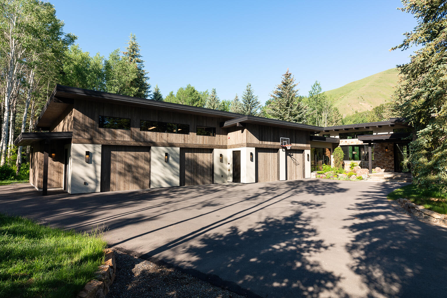 Blaine County, Idaho 83340, United States, 3 Bedrooms Bedrooms, ,4 BathroomsBathrooms,Residential,Pending,58118