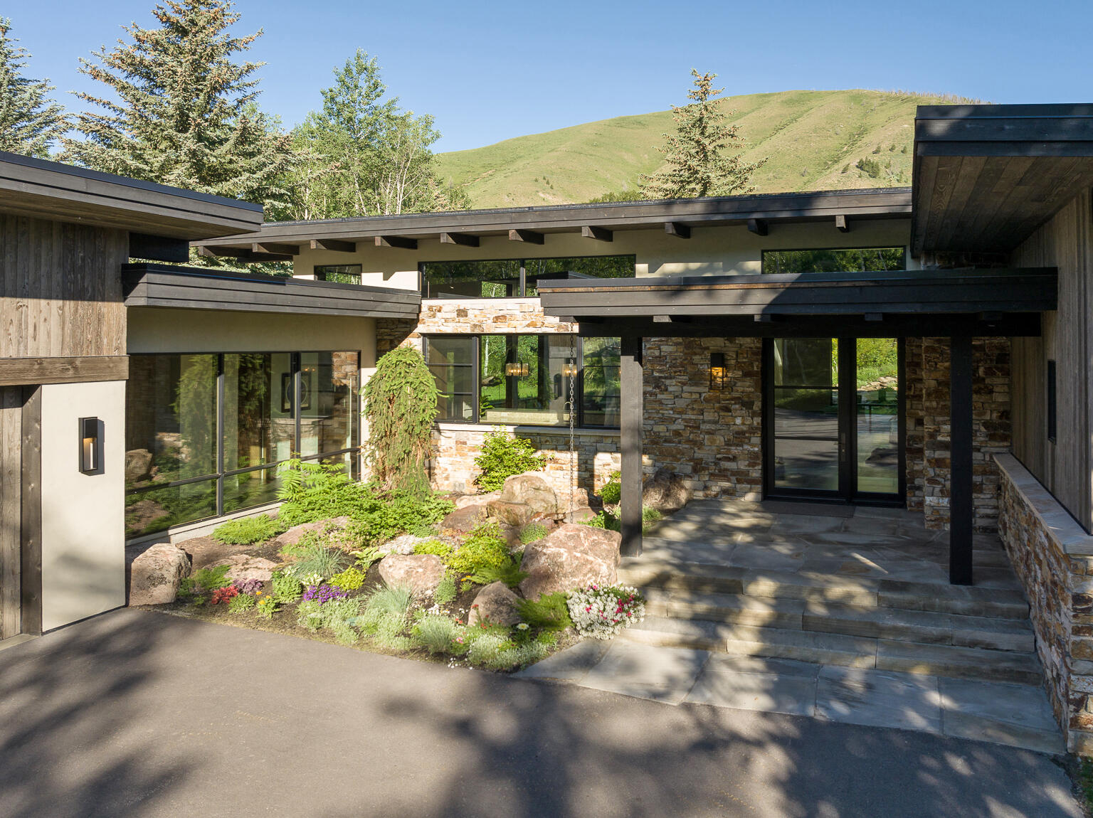 Blaine County, Idaho 83340, United States, 3 Bedrooms Bedrooms, ,4 BathroomsBathrooms,Residential,Pending,58118