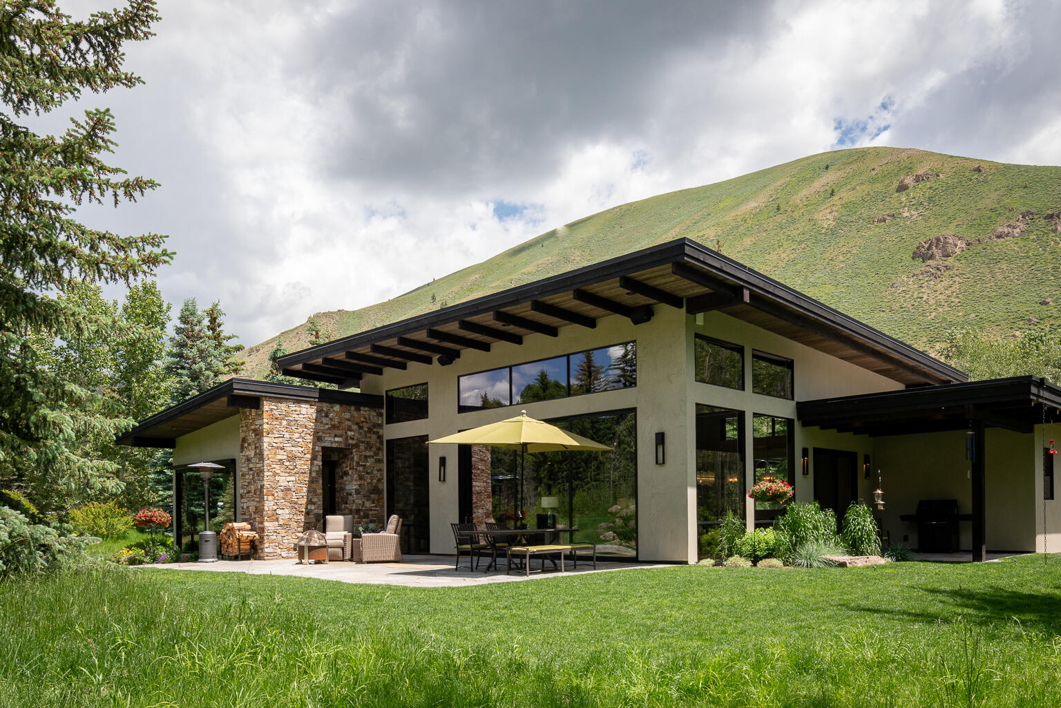 Blaine County, Idaho 83340, United States, 3 Bedrooms Bedrooms, ,4 BathroomsBathrooms,Residential,Pending,58118