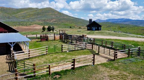 Photo of 219 W 425 N, Fairfield, ID 83327 (MLS # 25-333285)