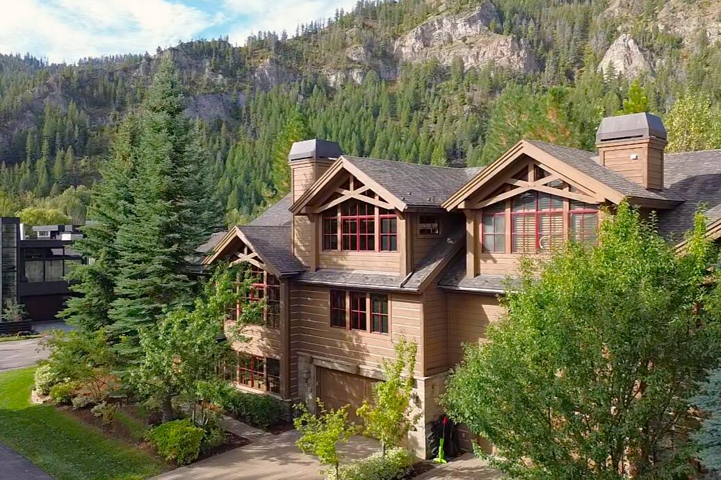 Ketchum, Idaho 83340, United States, 3 Bedrooms Bedrooms, ,4 BathroomsBathrooms,Residential,Pending,72584