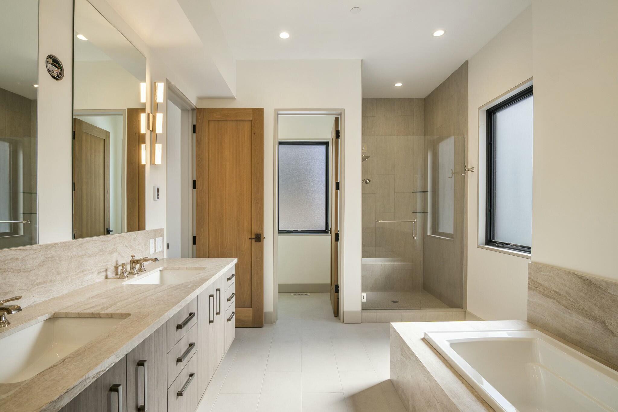 Main floor Primary 2 Bath