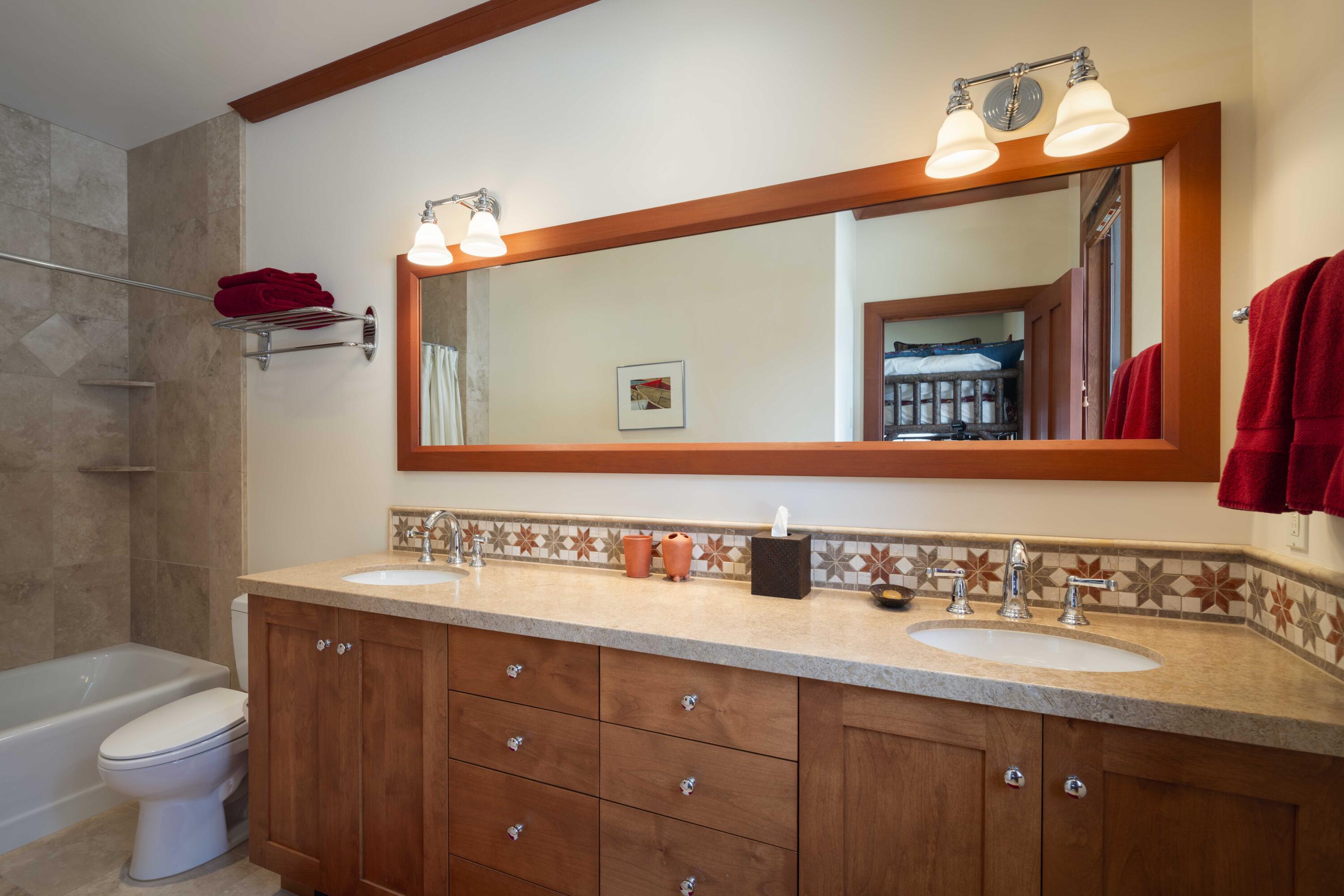 Bunk Room bath