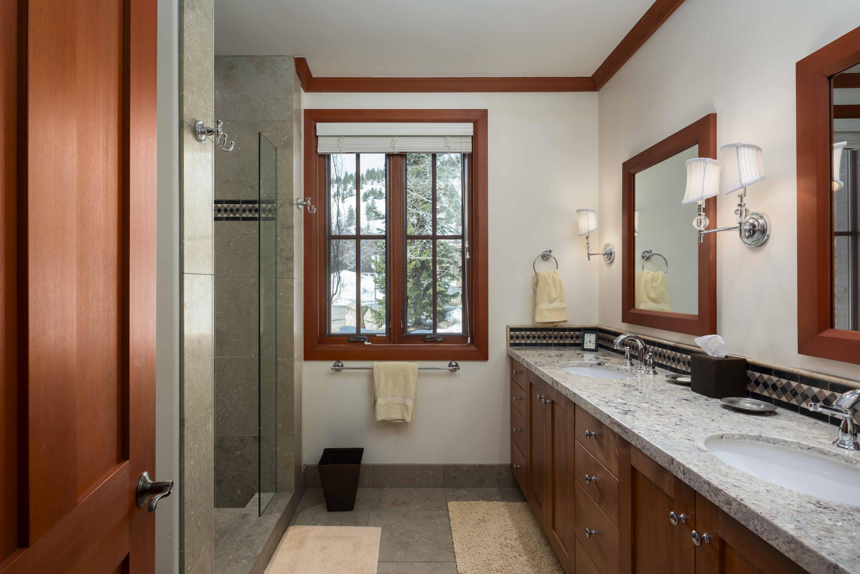 Suite 2 bath