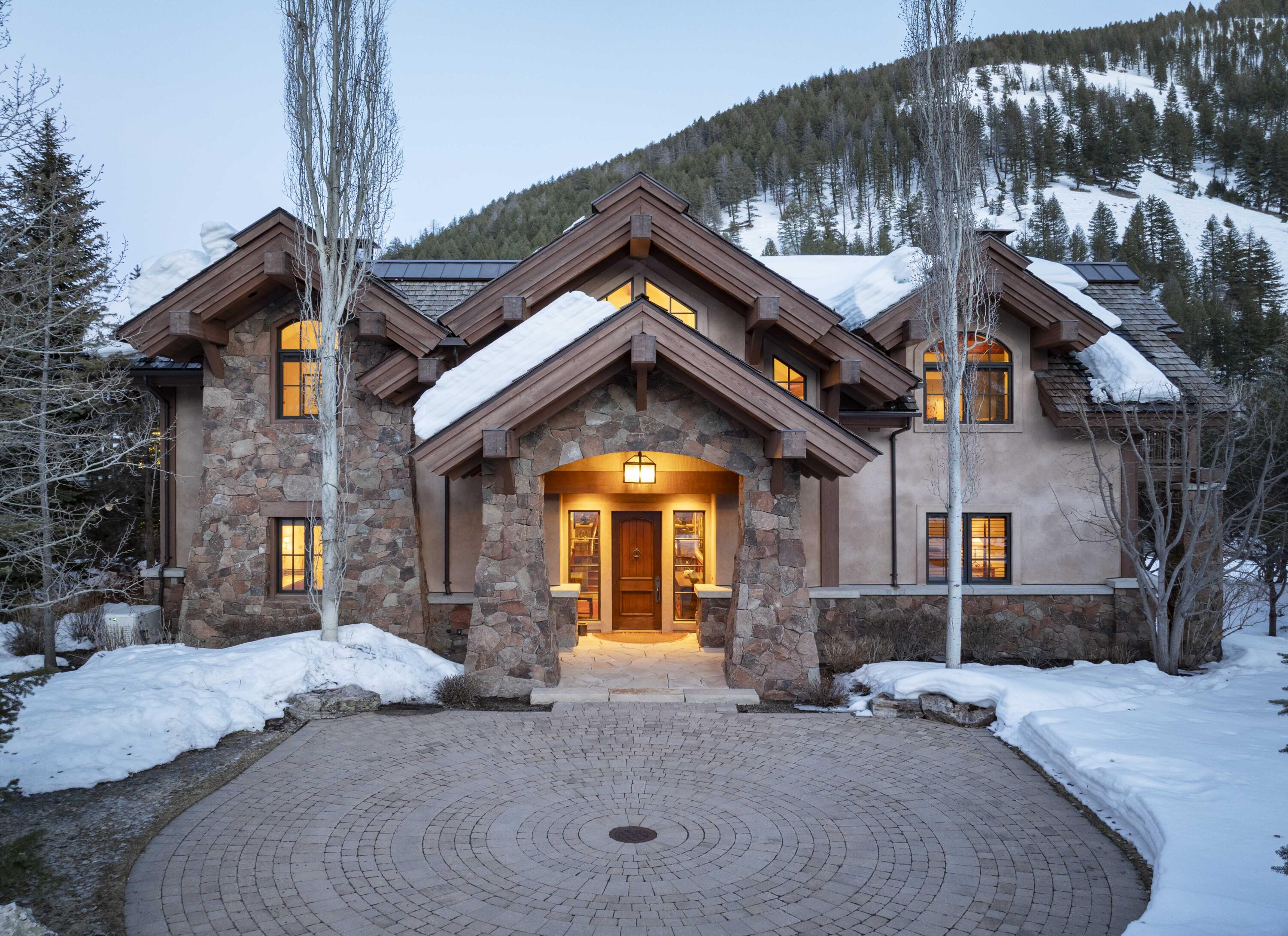 winter evening front of home Ritchie