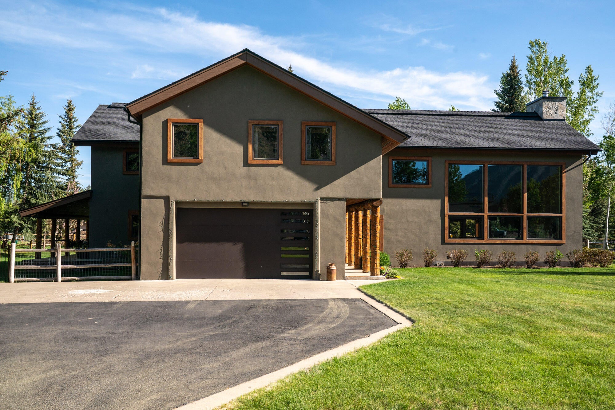 Exterior Front & Garage