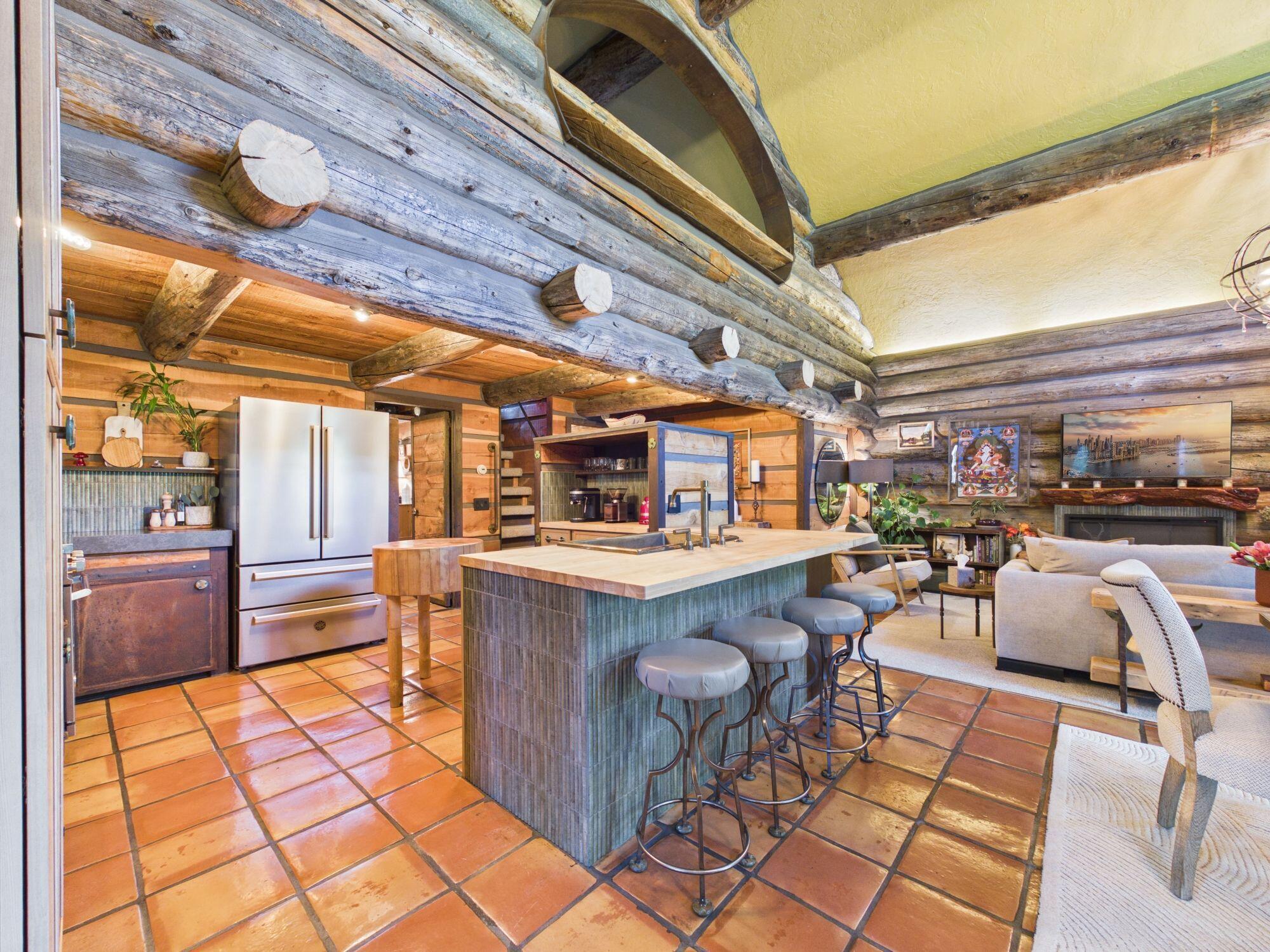 Bar/Island