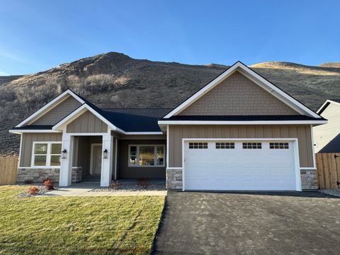 Photo of 501 Rosewood Dr, Bellevue, ID 83313 (MLS # 25-333857)