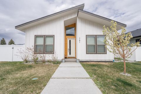 Photo of 781 N 2nd Ave, Hailey, ID 83333 (MLS # 26-334361)