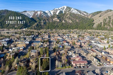Photo of 560 E 2nd St, Ketchum, ID 83340 (MLS # 26-334257)