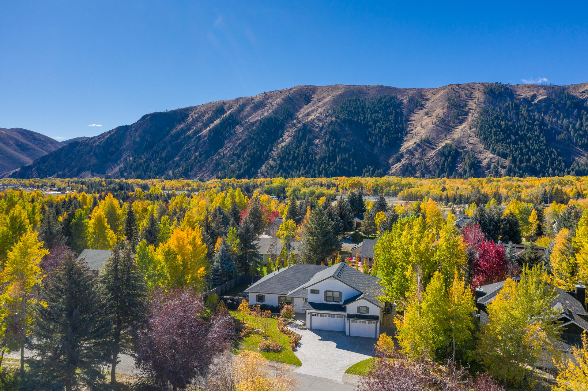 Hailey, Idaho 83333, United States, 3 Bedrooms Bedrooms, ,4 BathroomsBathrooms,Residential,Active,233088