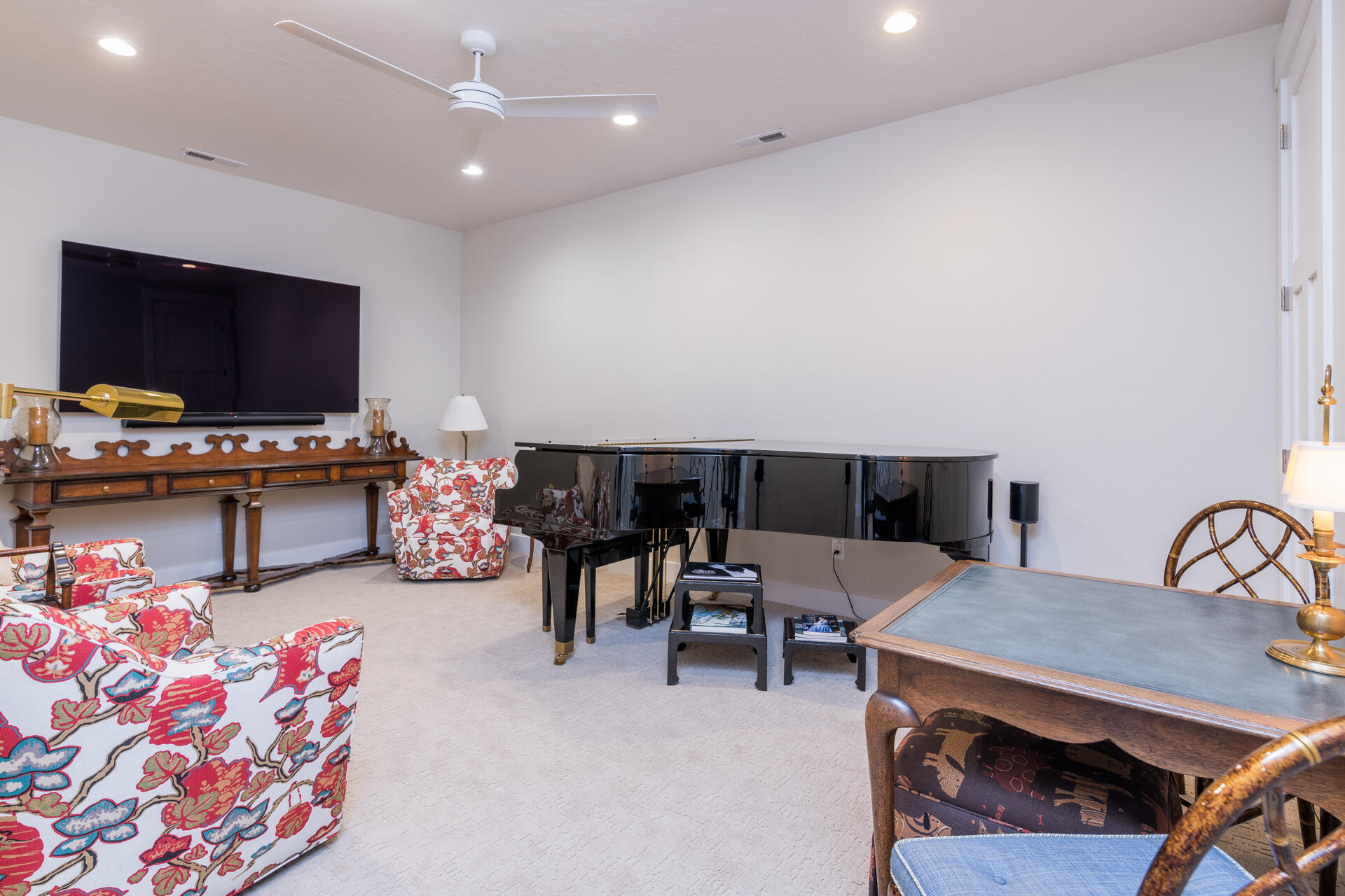 Hailey, Idaho 83333, United States, 3 Bedrooms Bedrooms, ,4 BathroomsBathrooms,Residential,Active,233088