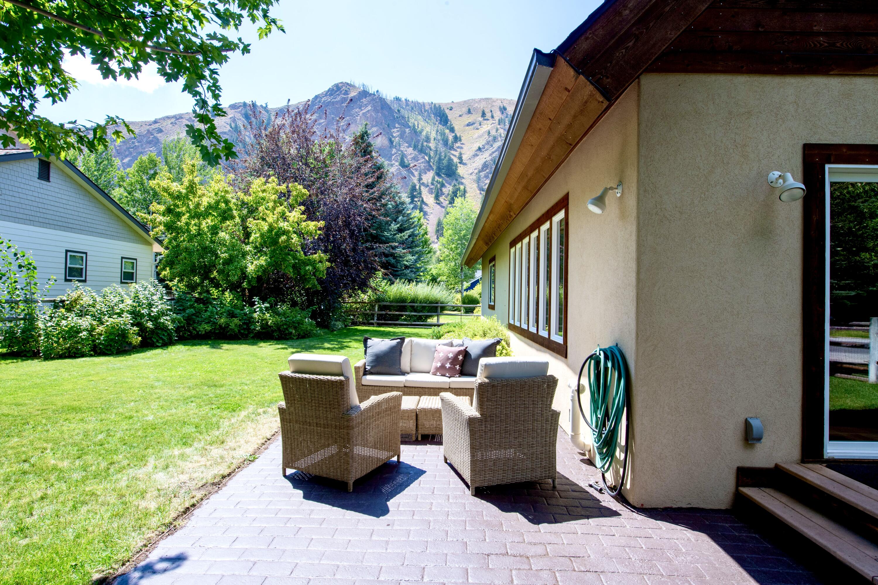 Hailey, Idaho 83333, United States, 4 Bedrooms Bedrooms, ,3 BathroomsBathrooms,Residential,Pending,192725