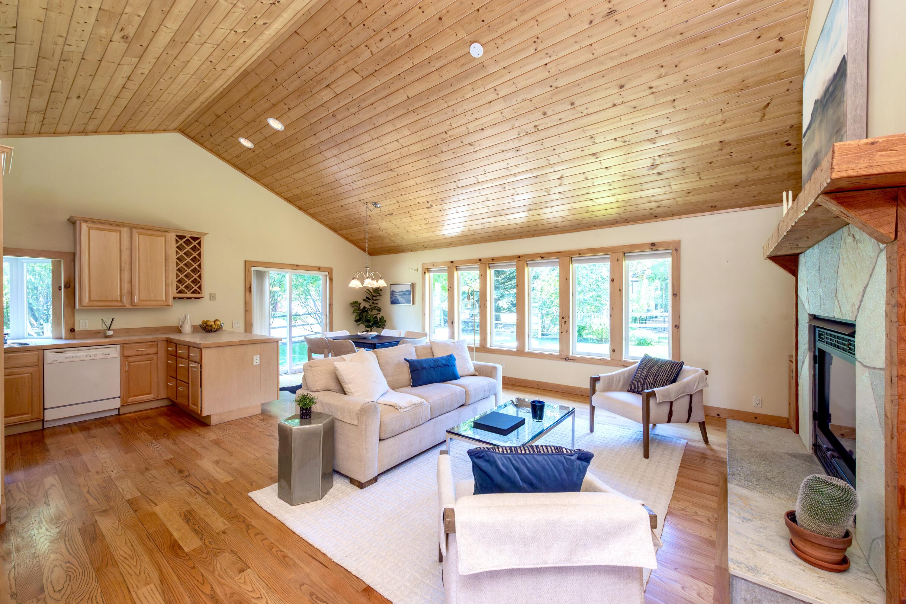 Hailey, Idaho 83333, United States, 4 Bedrooms Bedrooms, ,3 BathroomsBathrooms,Residential,Pending,192725