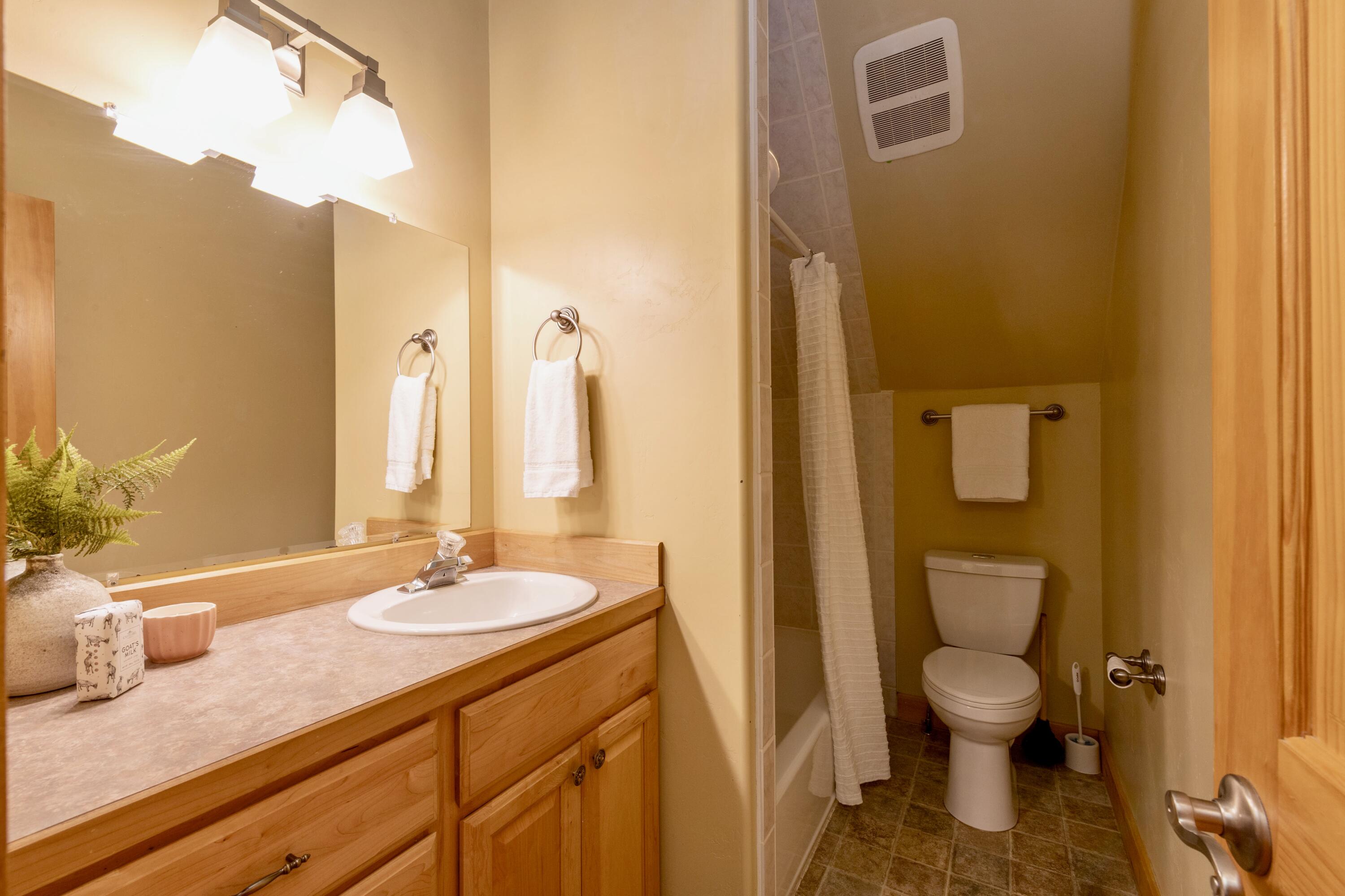 Hailey, Idaho 83333, United States, 4 Bedrooms Bedrooms, ,3 BathroomsBathrooms,Residential,Pending,192725