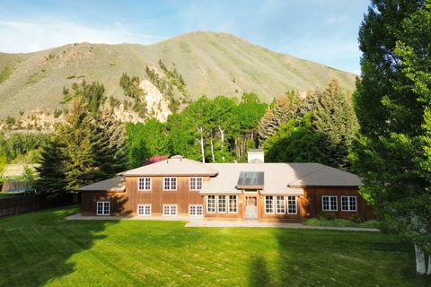 Photo of 1371 Silver Star Dr, Hailey, ID 83333 (MLS # 25-333823)