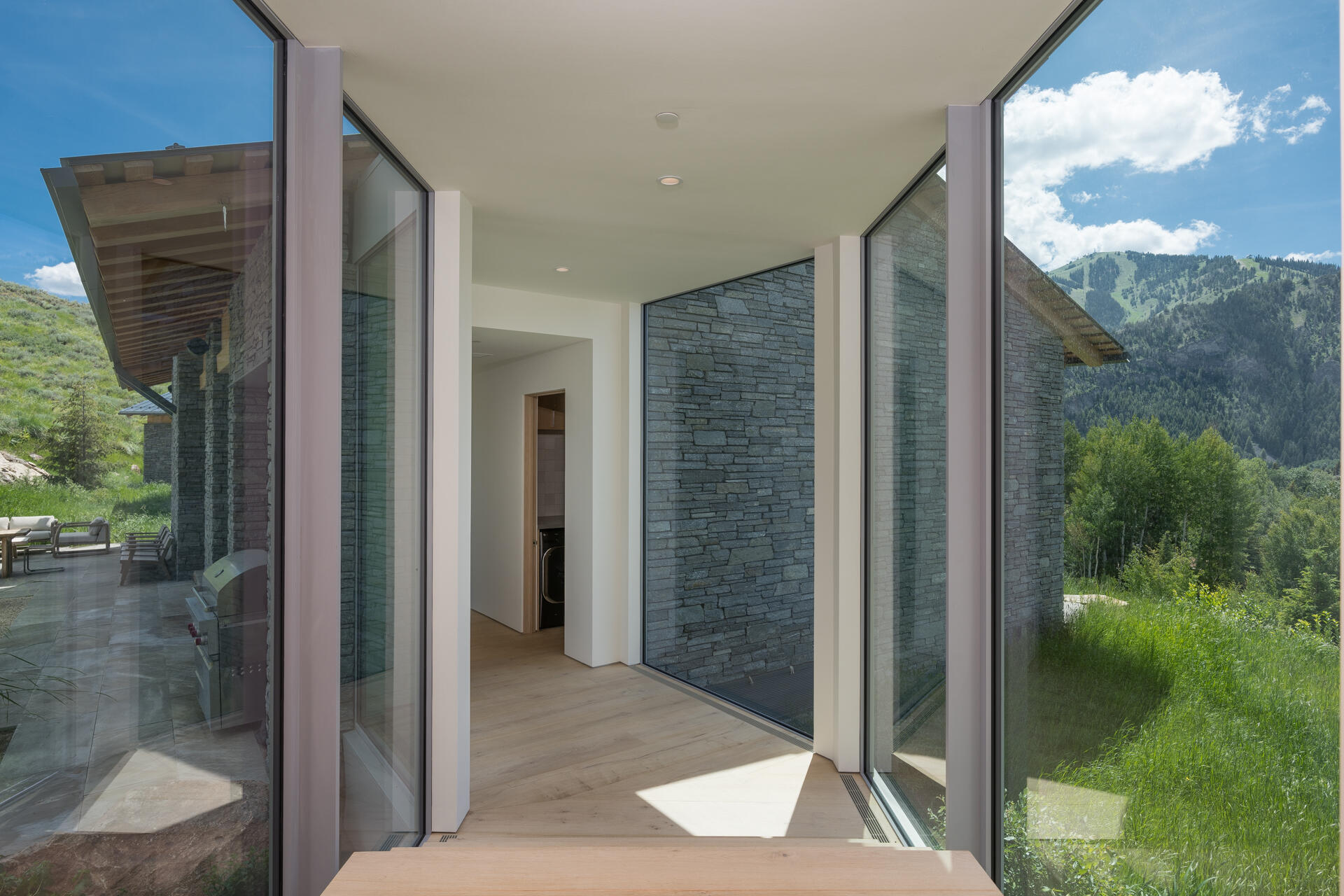 Hall to main living area