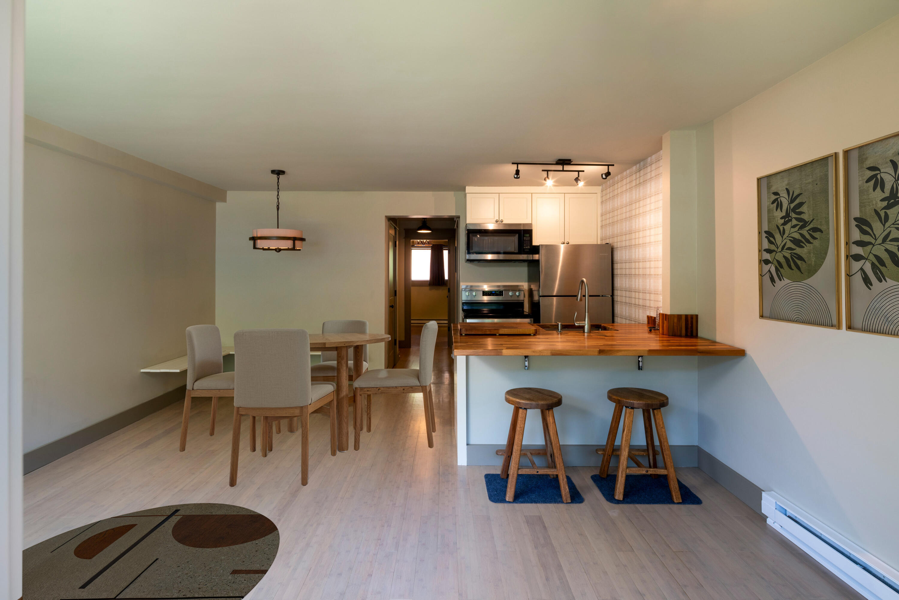 Virtual furnished dining area