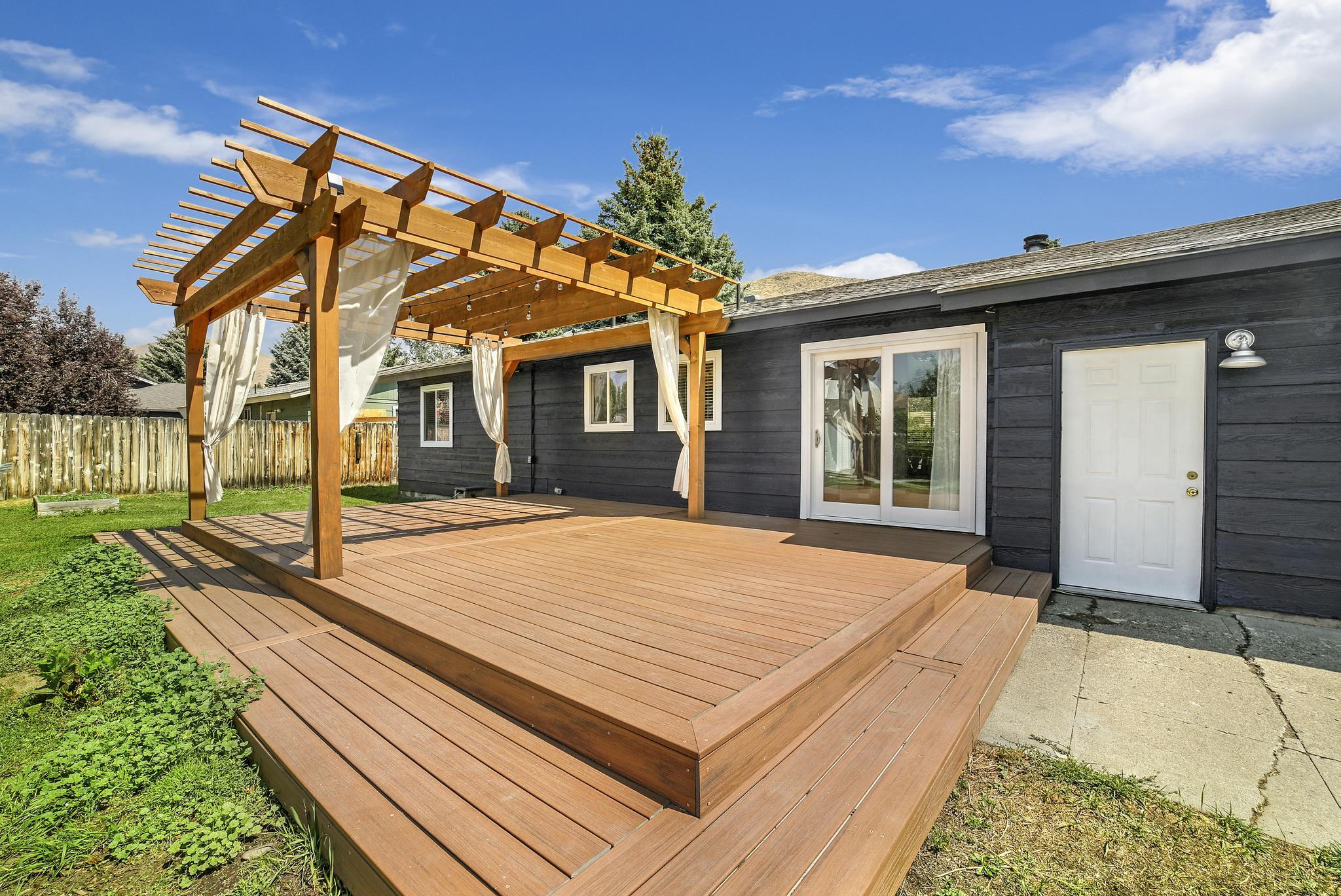 Hailey, Idaho 83333, United States, 3 Bedrooms Bedrooms, ,1 BathroomBathrooms,Residential,Pending,48202