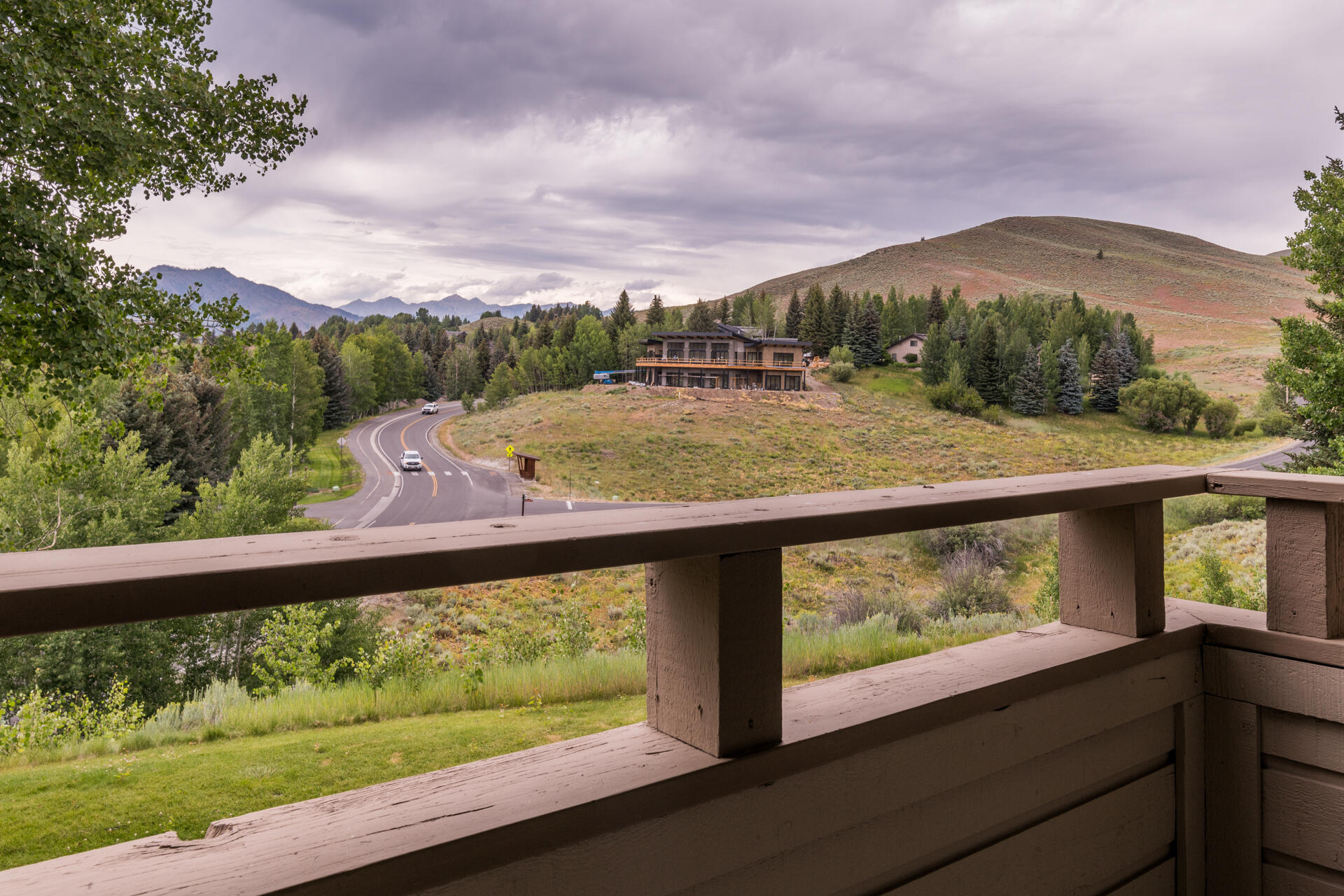 Deck with beautiful view of Dollar Mount