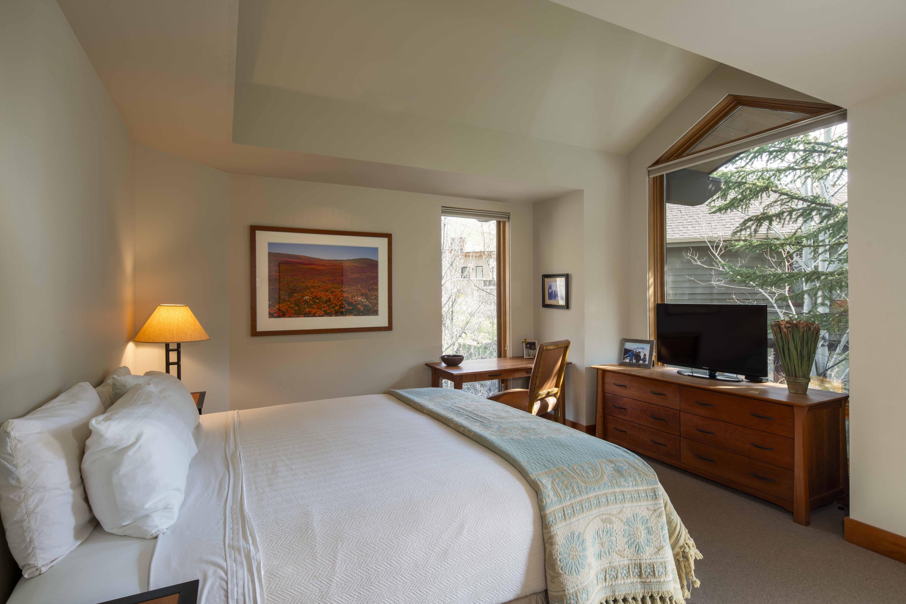 Ketchum, Idaho 83340, United States, 4 Bedrooms Bedrooms, ,4 BathroomsBathrooms,Residential,Pending,25642