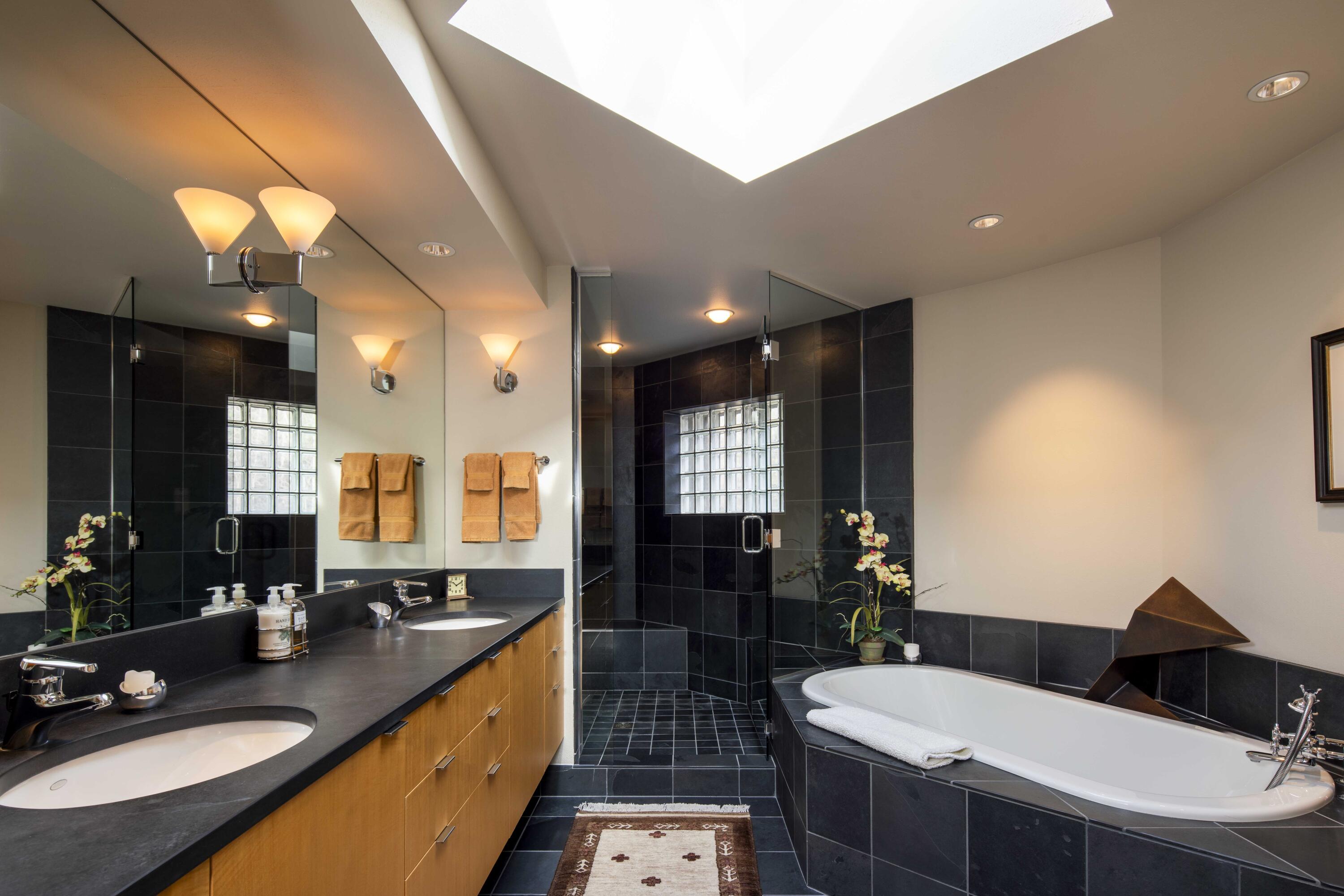 Ketchum, Idaho 83340, United States, 4 Bedrooms Bedrooms, ,4 BathroomsBathrooms,Residential,Pending,25642