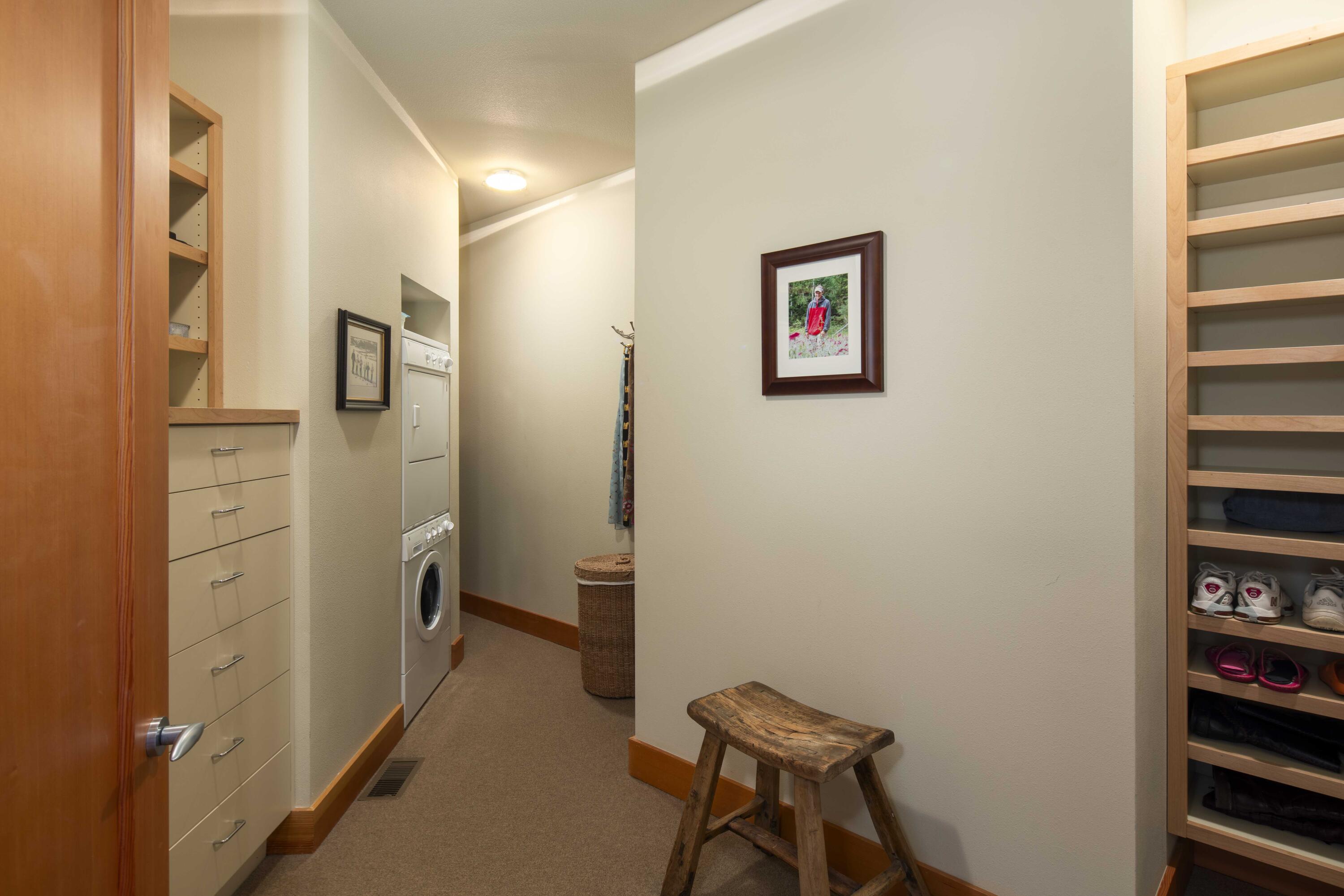 Ketchum, Idaho 83340, United States, 4 Bedrooms Bedrooms, ,4 BathroomsBathrooms,Residential,Pending,25642