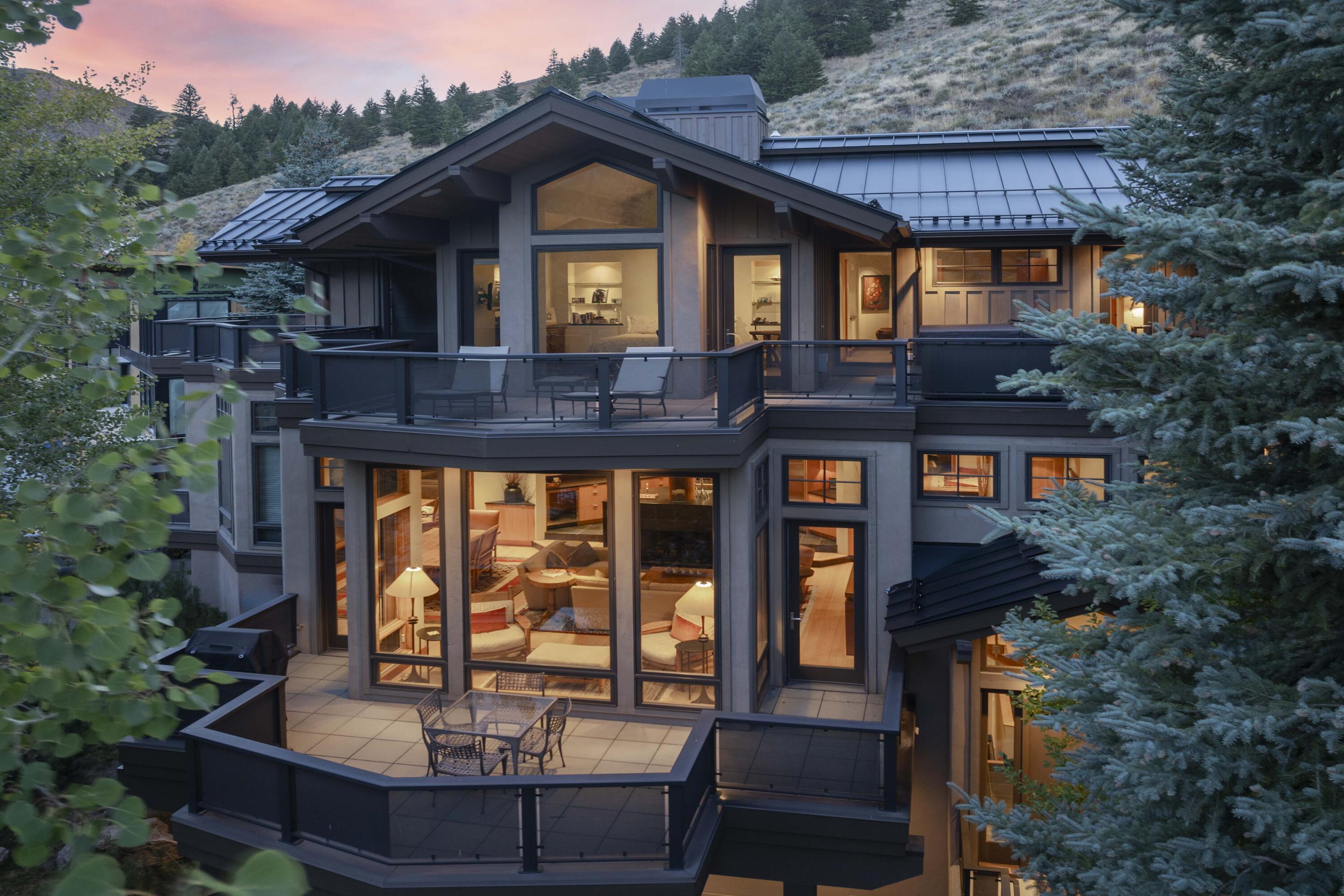 Ketchum, Idaho 83340, United States, 4 Bedrooms Bedrooms, ,4 BathroomsBathrooms,Residential,Pending,25642