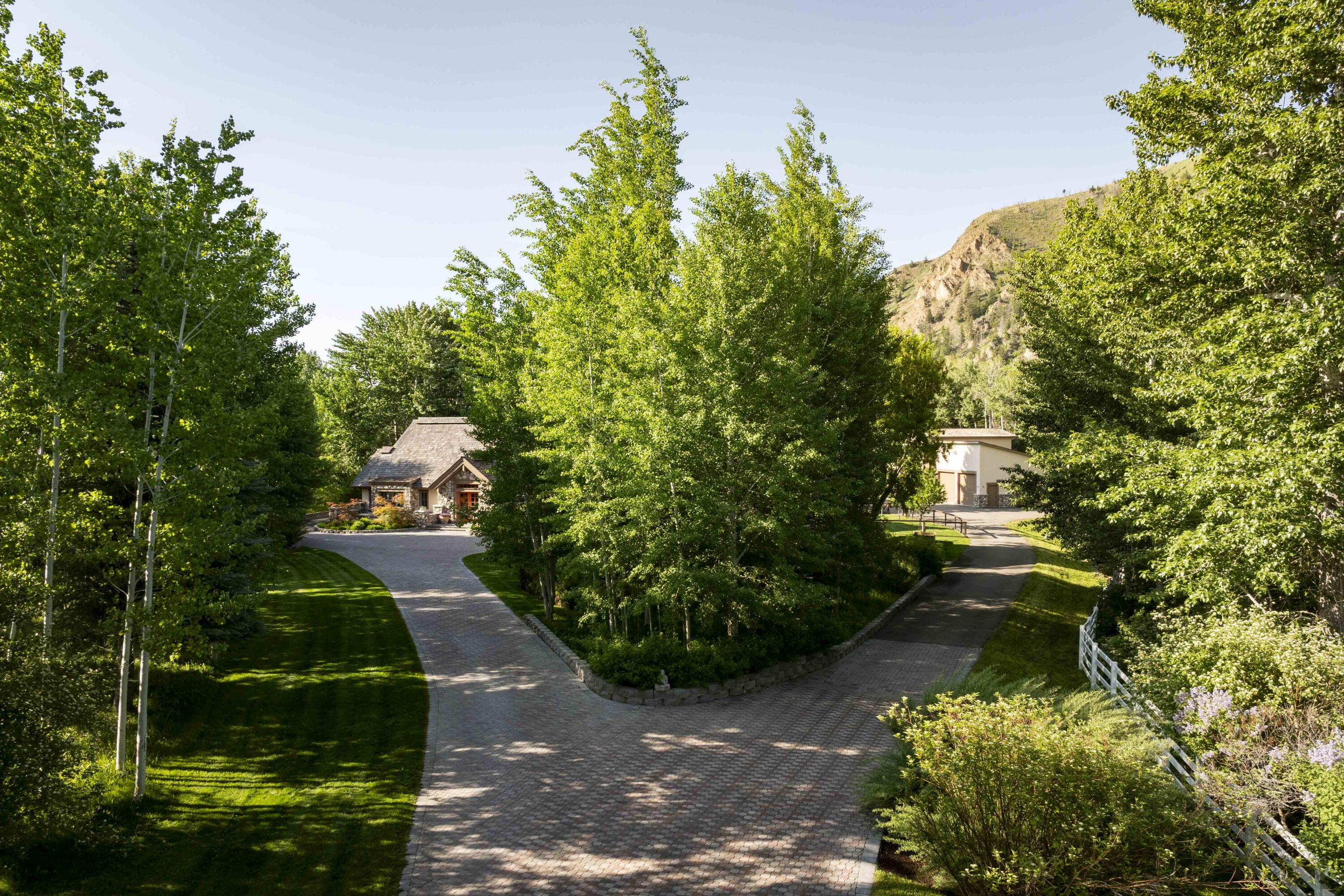 To the House or Dream Garage