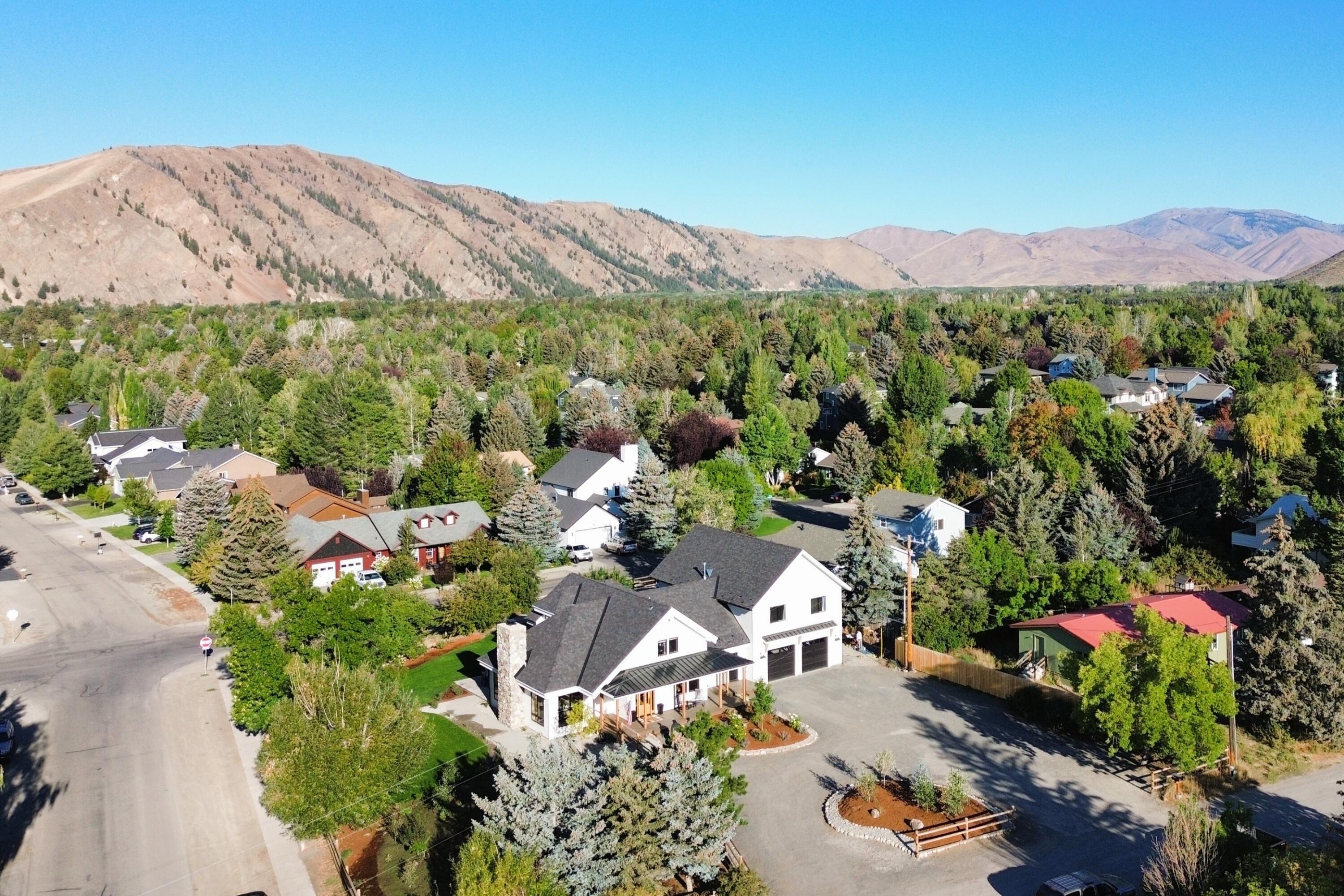 Hailey, Idaho 83333, United States, 5 Bedrooms Bedrooms, ,4 BathroomsBathrooms,Residential,Pending,212207