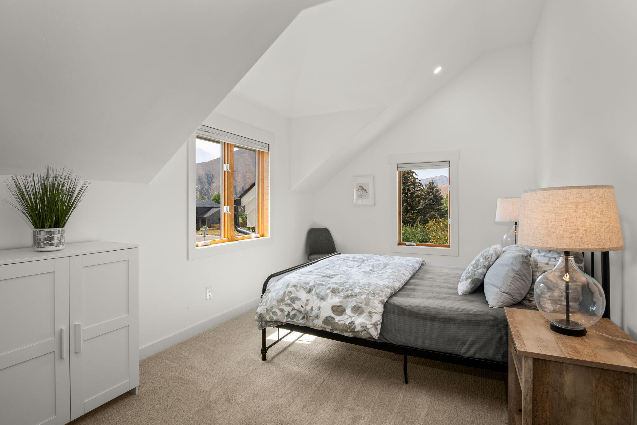 Hailey, Idaho 83333, United States, 5 Bedrooms Bedrooms, ,4 BathroomsBathrooms,Residential,Pending,212207