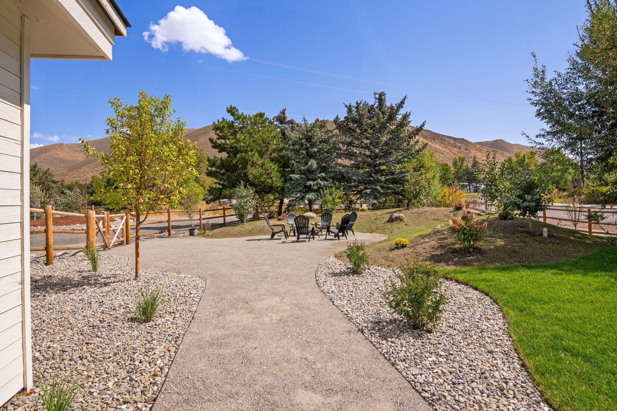 Hailey, Idaho 83333, United States, 5 Bedrooms Bedrooms, ,4 BathroomsBathrooms,Residential,Pending,212207